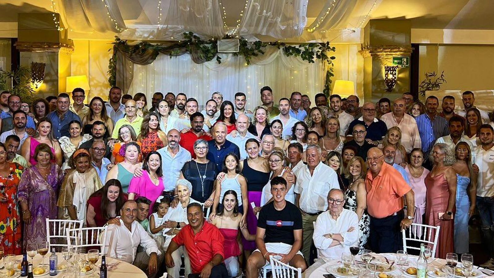 Foto de familia del PSOE de San Roque en la cena de preferia