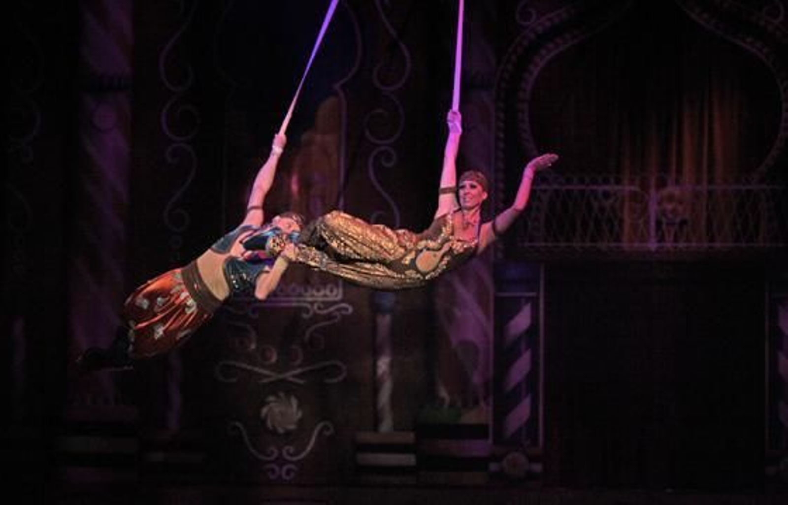 Imagen de 'El cascanueces' sobre el hielo en el Teatro de la Maestranza. / Antonio Pizarro