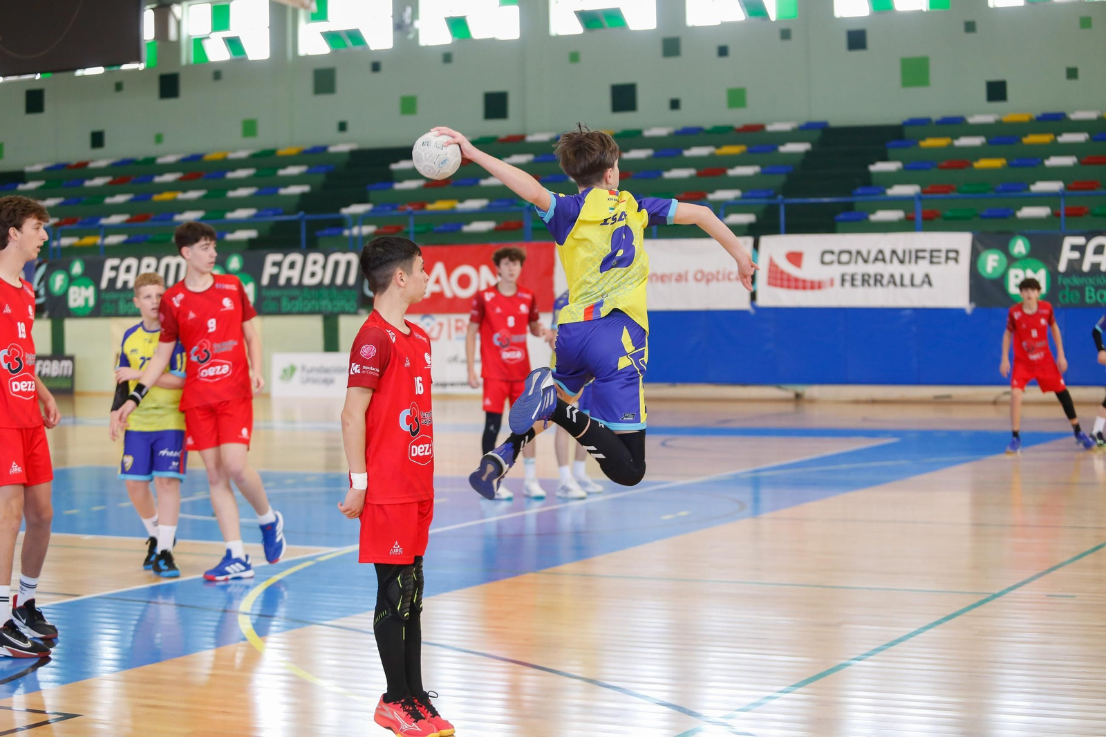 Las fotos de los cuartos de final del Campeonato de Andalucía infantil masculino de balonmano en La Línea