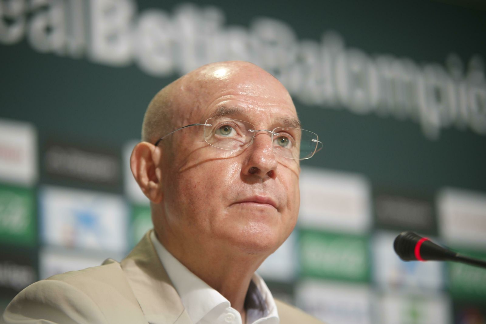 Serra Ferrer, en una rueda de prensa en el Villamarín.