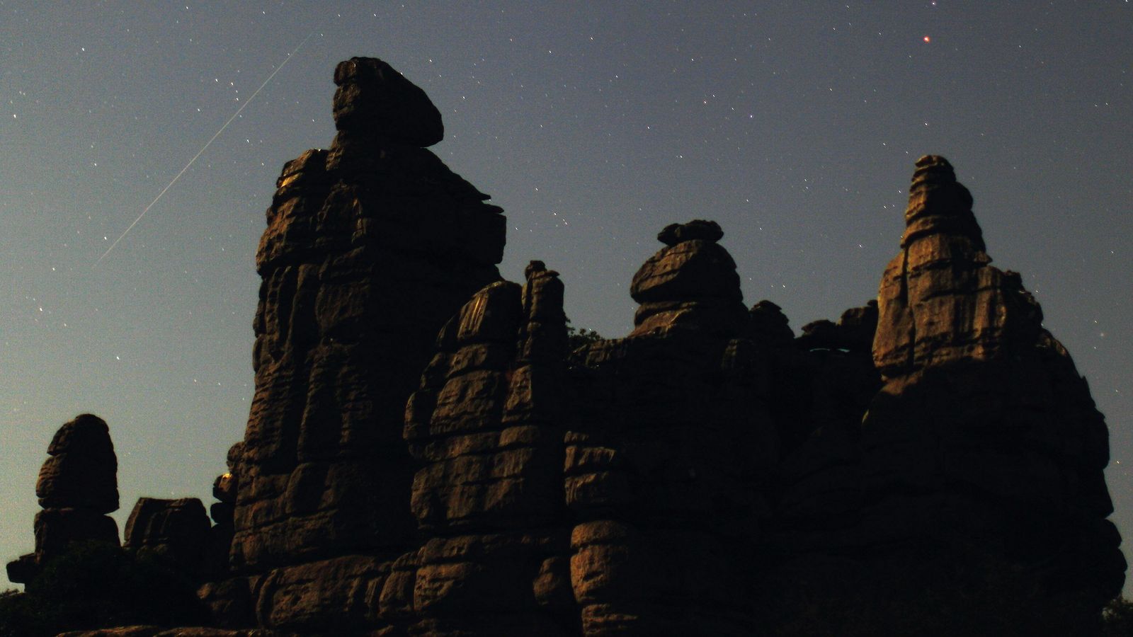 Imagen nocturna del Torcal de Antequera.