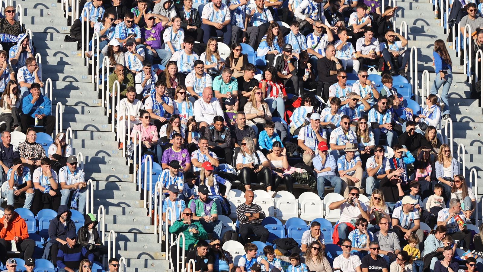 Búscate en el Málaga CF-Almería en las gradas de La Rosaleda