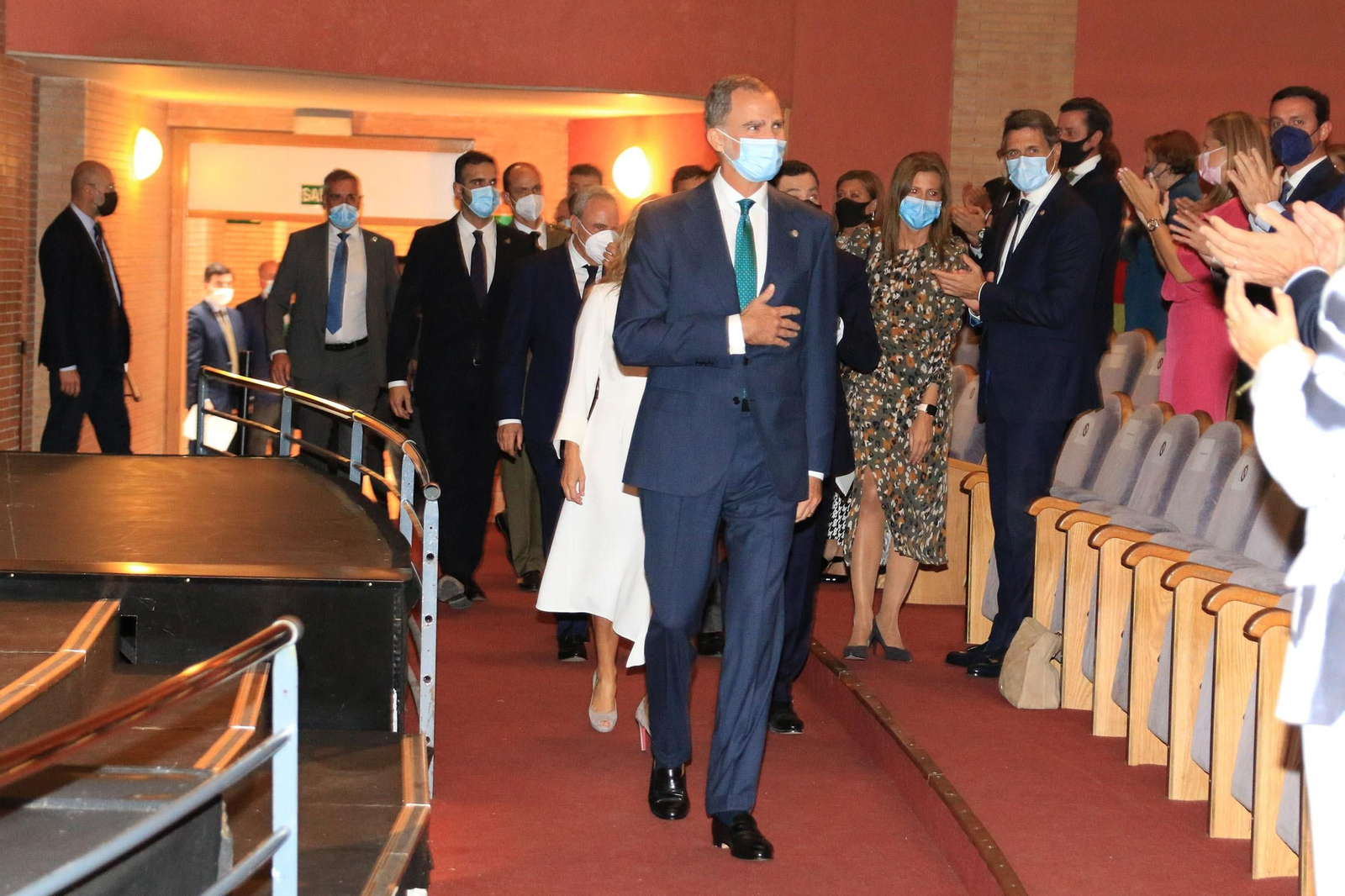 Fotogalería 'El Rey entrega el premio Reino de España a la Trayectora Empresarial a Paco Cosentino'