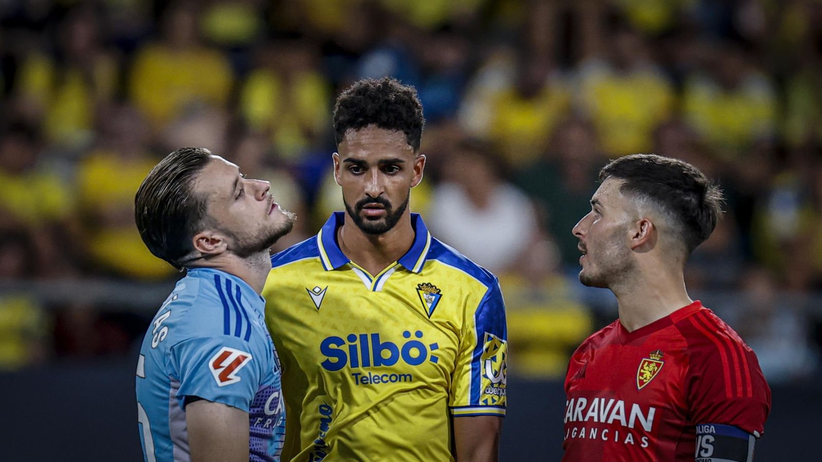 Búscate entre las fotos del partido de fútbol entre Cádiz CF y Real Zaragoza