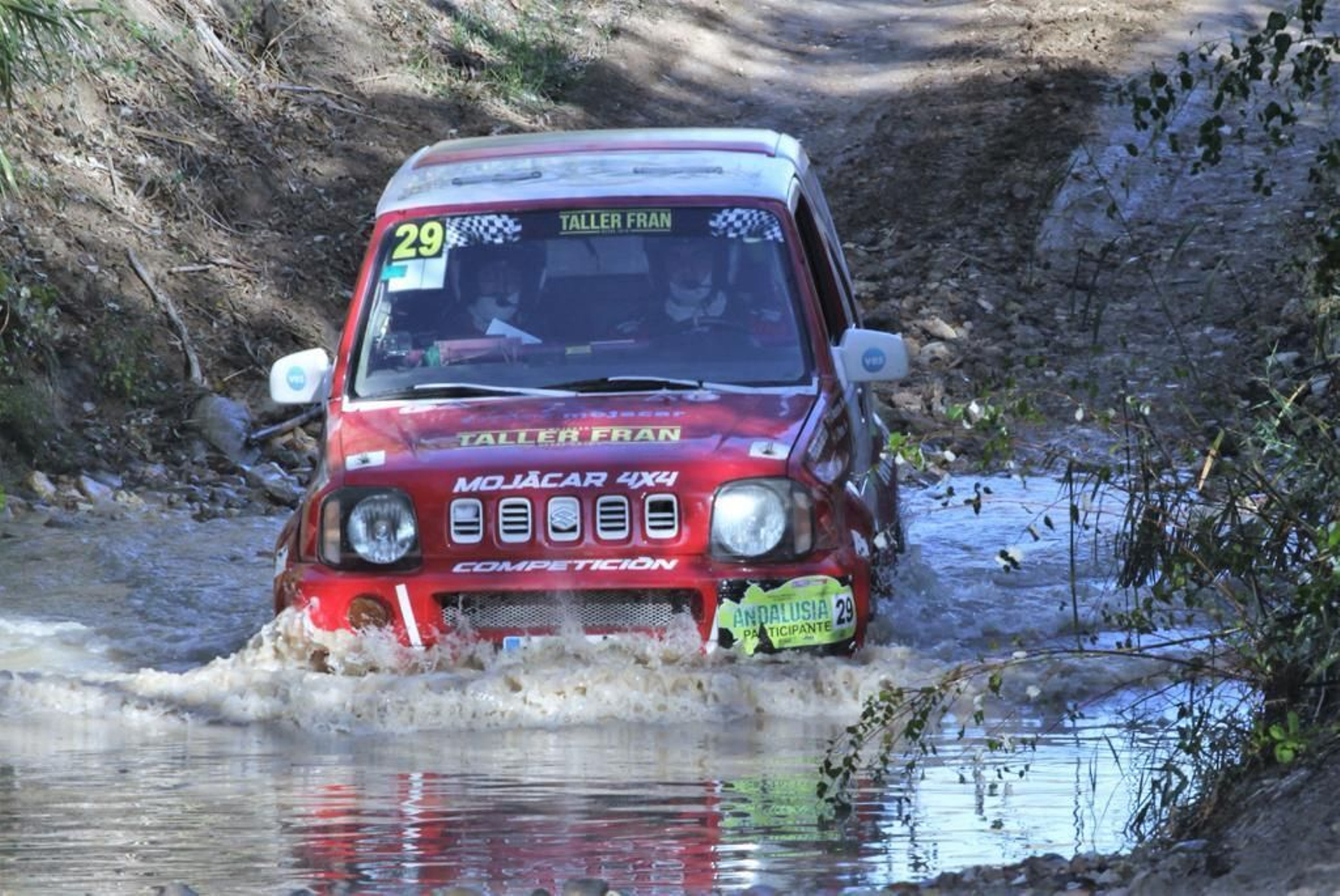 David Montoya y Juan Pérez en su Suzuki Jimny