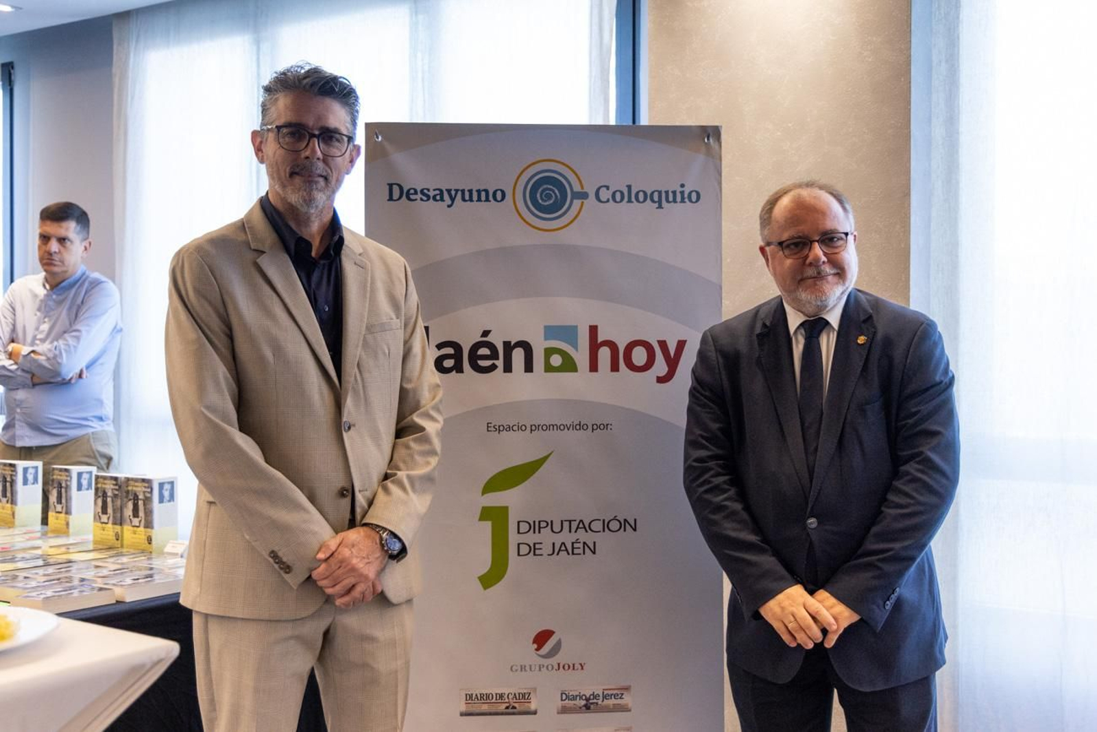 Desayuno y presentación del escritor Manuel Vilas en un encuentro literario dedicado a una de las últimas obras de este autor, 'El mejor libro del mundo'