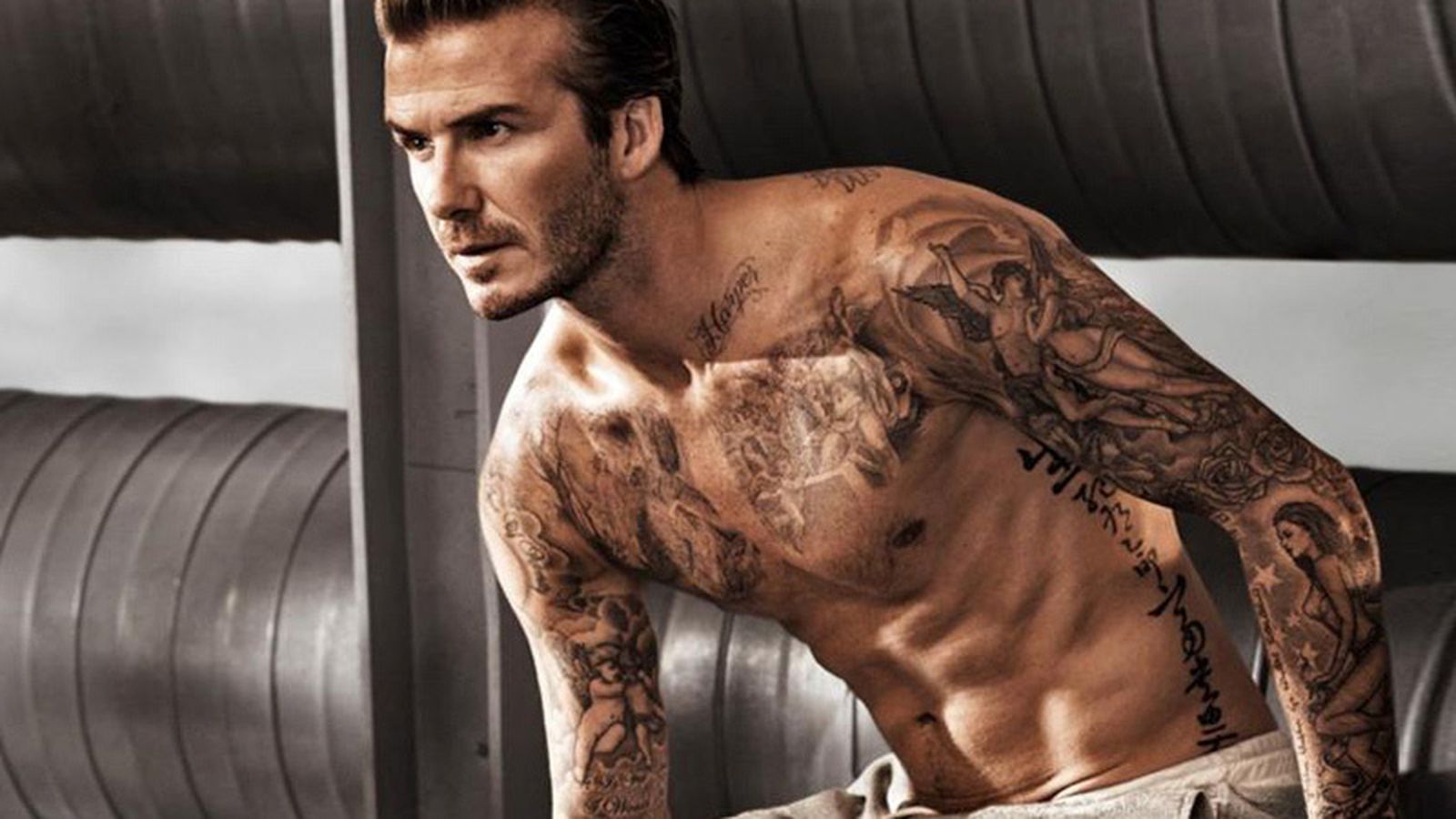 David Beckham tiene tatuajes en homenaje a sus cuatro hijos.