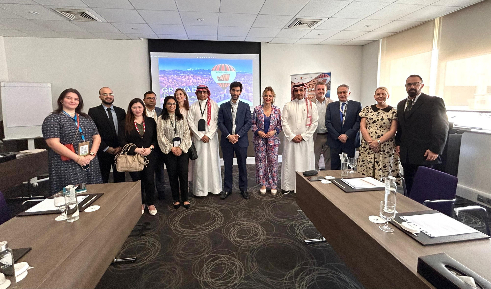 Marta Nievas, con especialistas en turismo de Dubai