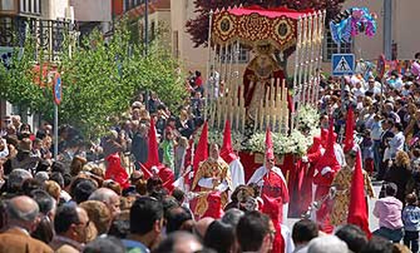 Una multitud en la Resurrección de Puente Genil