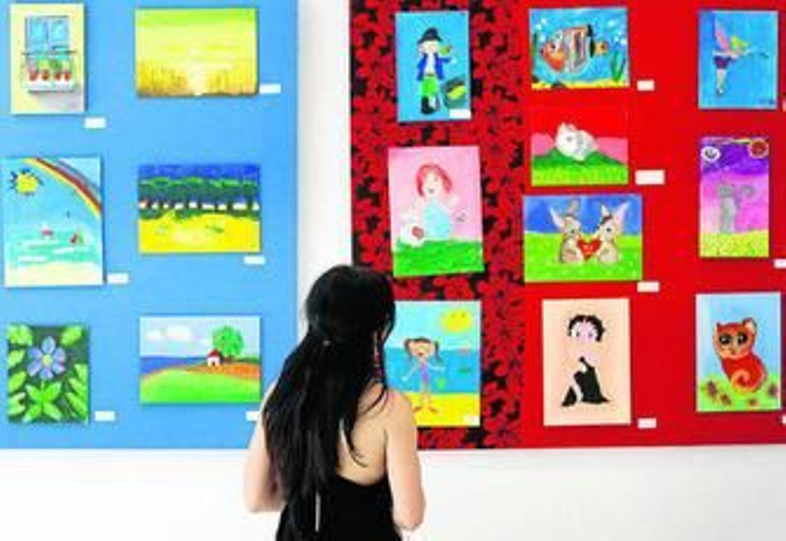 Algunas de las obras que se exponen en Práctika.