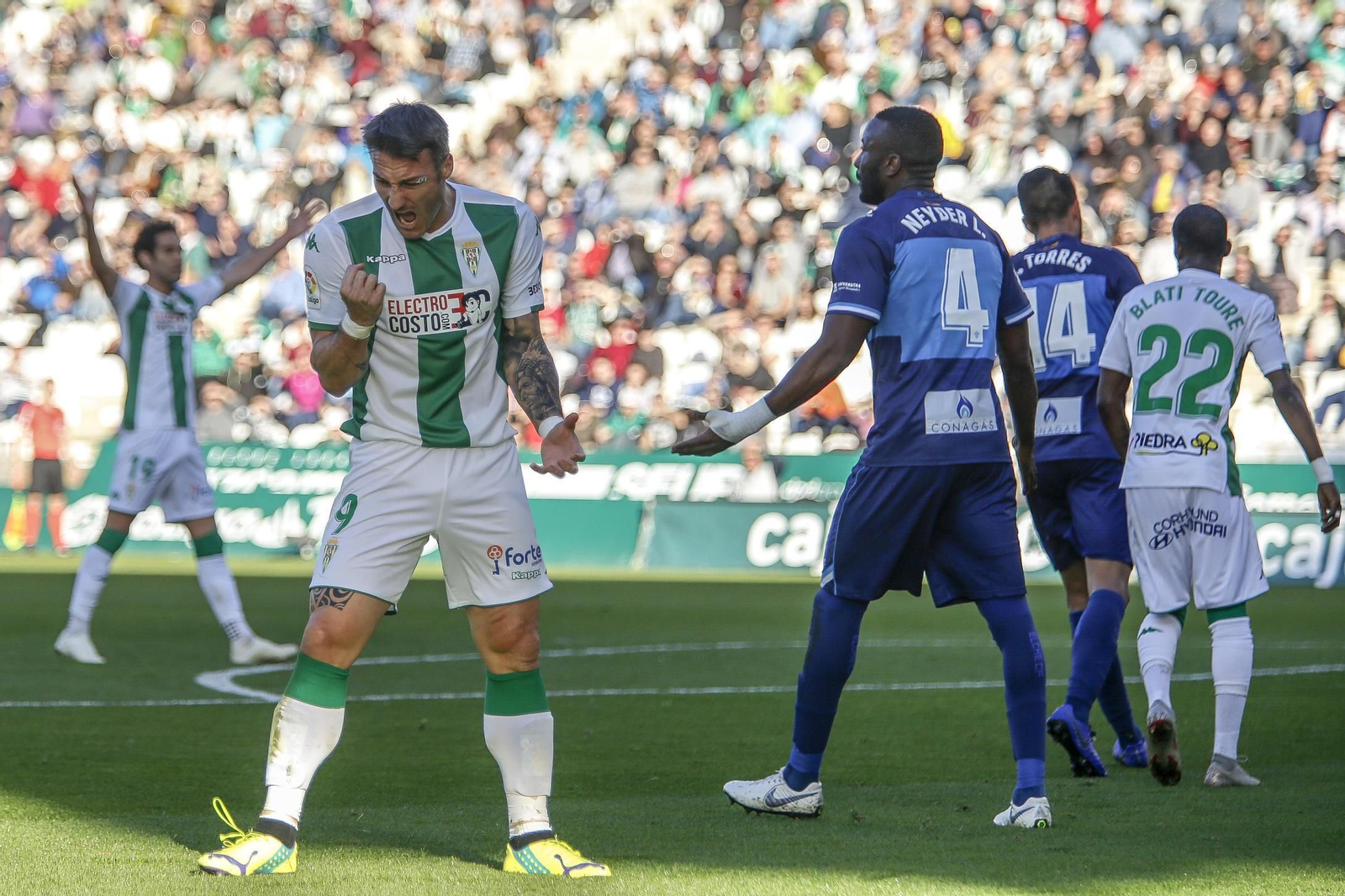 Piovaccari se lamenta tras fallar una ocasión ante el Elche.