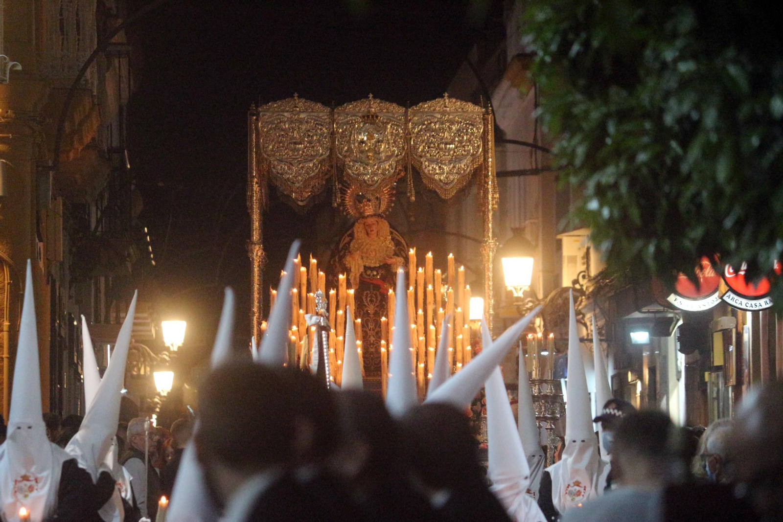 Las imágenes del Viernes Santo en Puerto Real: La Soledad