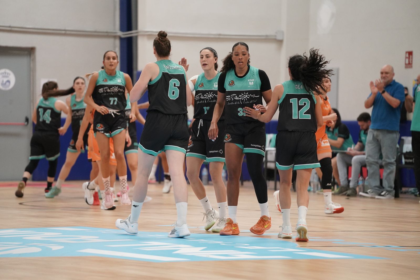 Ambientazo en Estepona para la Final Four de ascenso a Liga Femenina