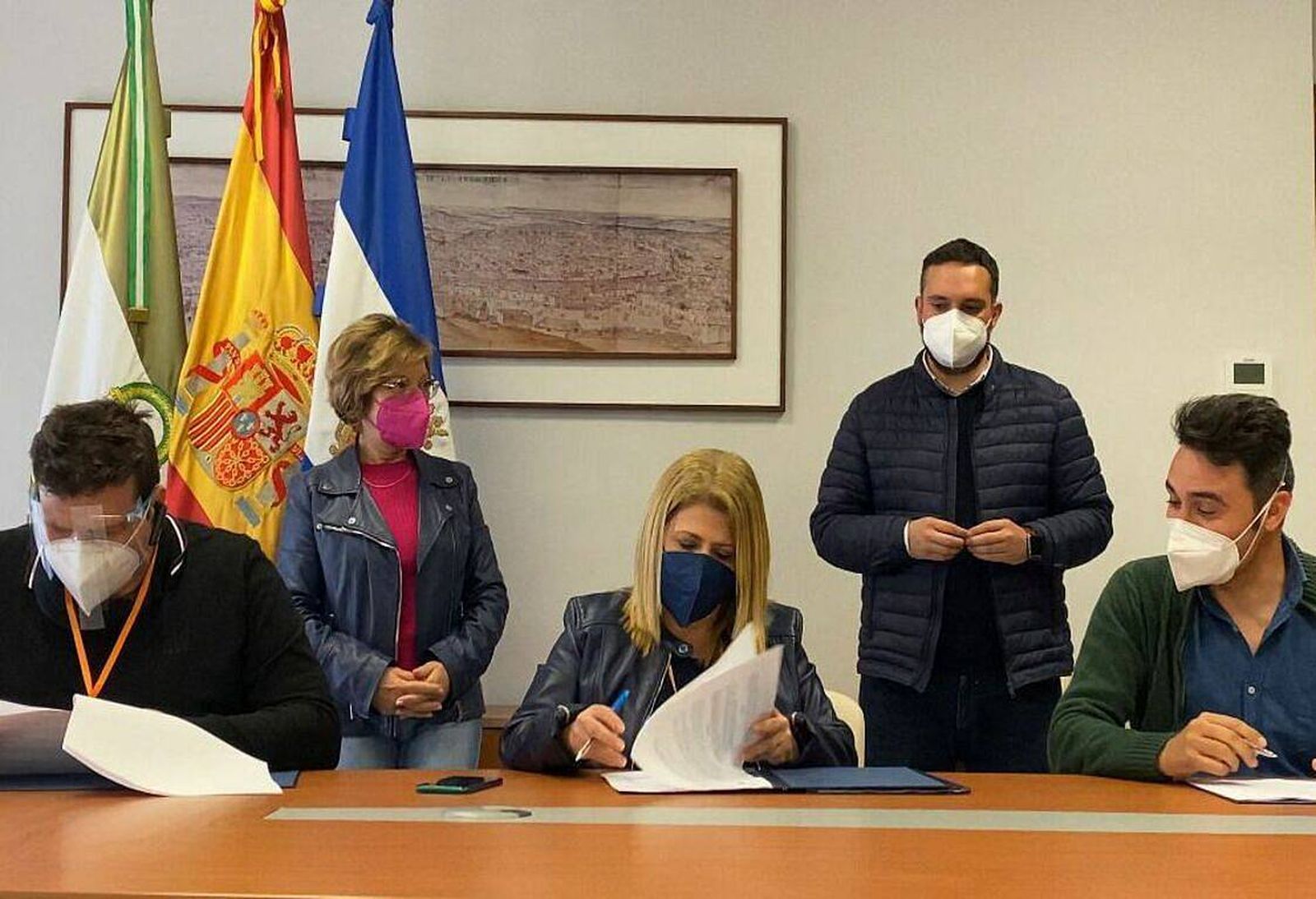 Firma del acuerdo entre la alcaldesa y los alcaldes de El Torno y San Isidro