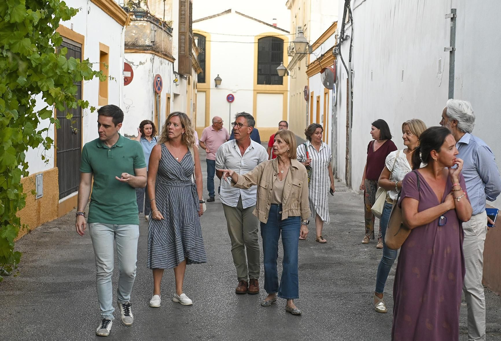 Visita de la alcaldesa al barrio de La Albarizuela.