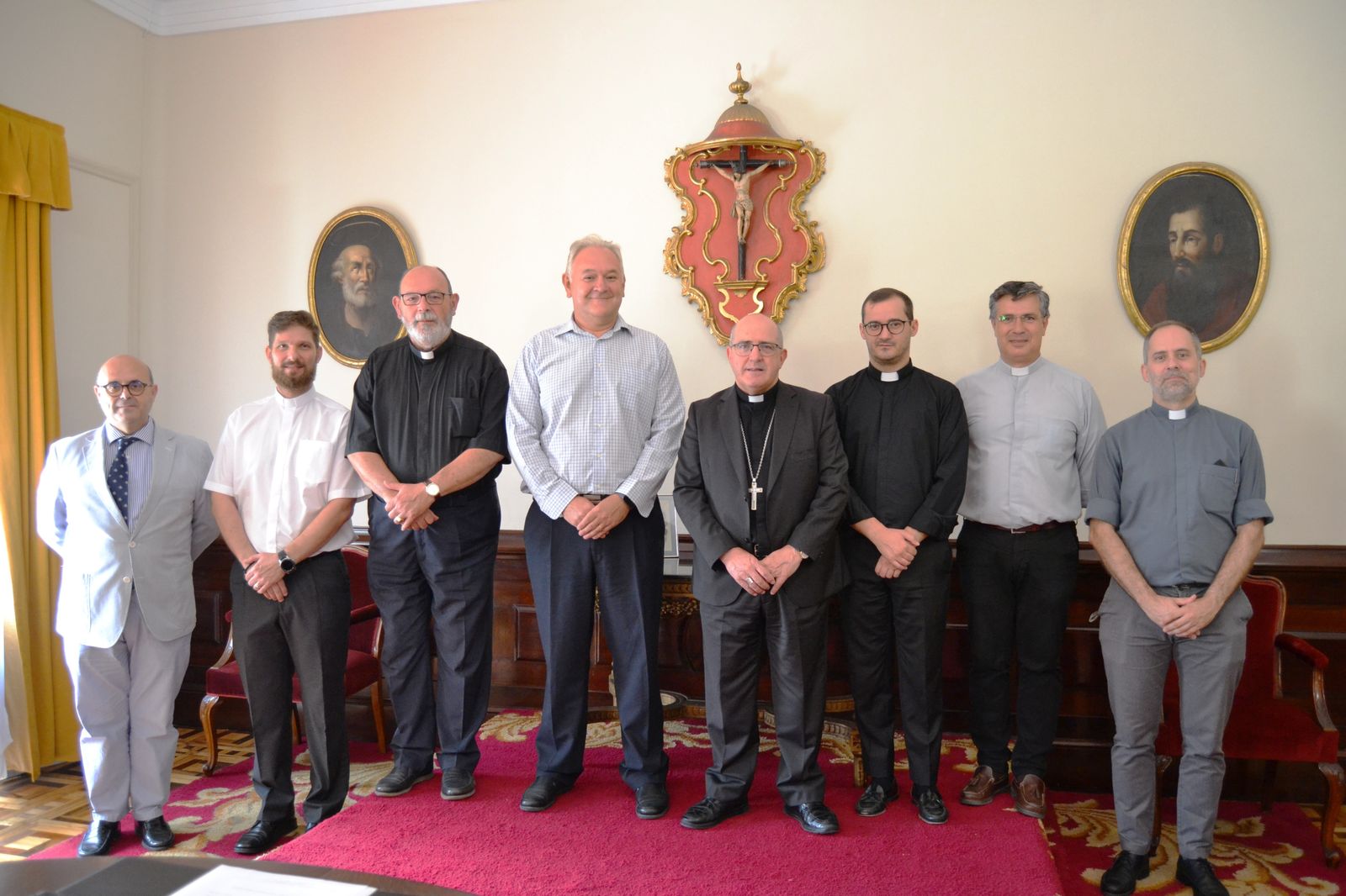Juan Pedro Virella Sánchez, centro, junto al Obispo y el Consejo Episcopal