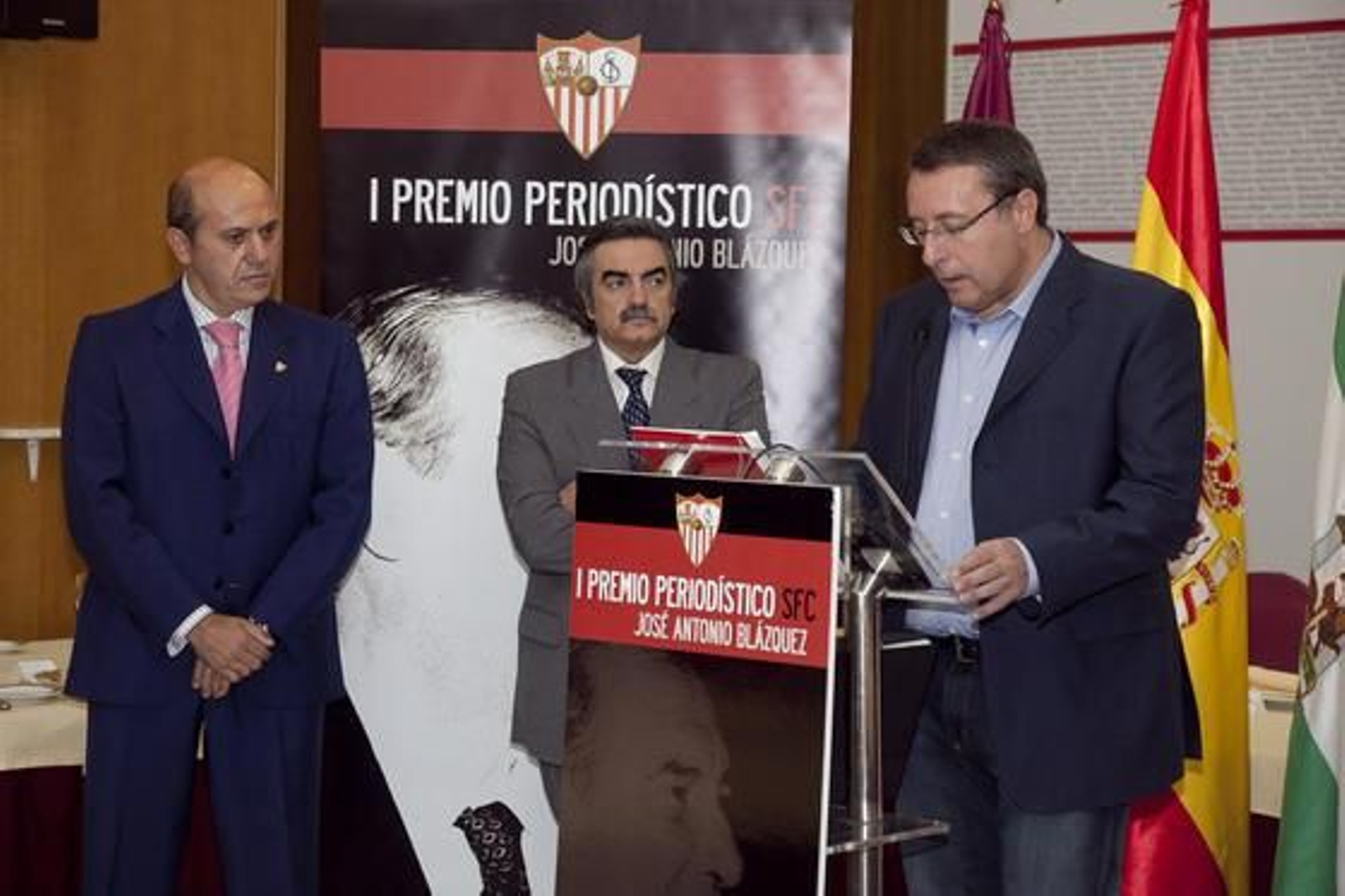 Francisco José Ortega recoge su galardón en el I Premio Periodístico SFC.

Foto: Jaime Martínez