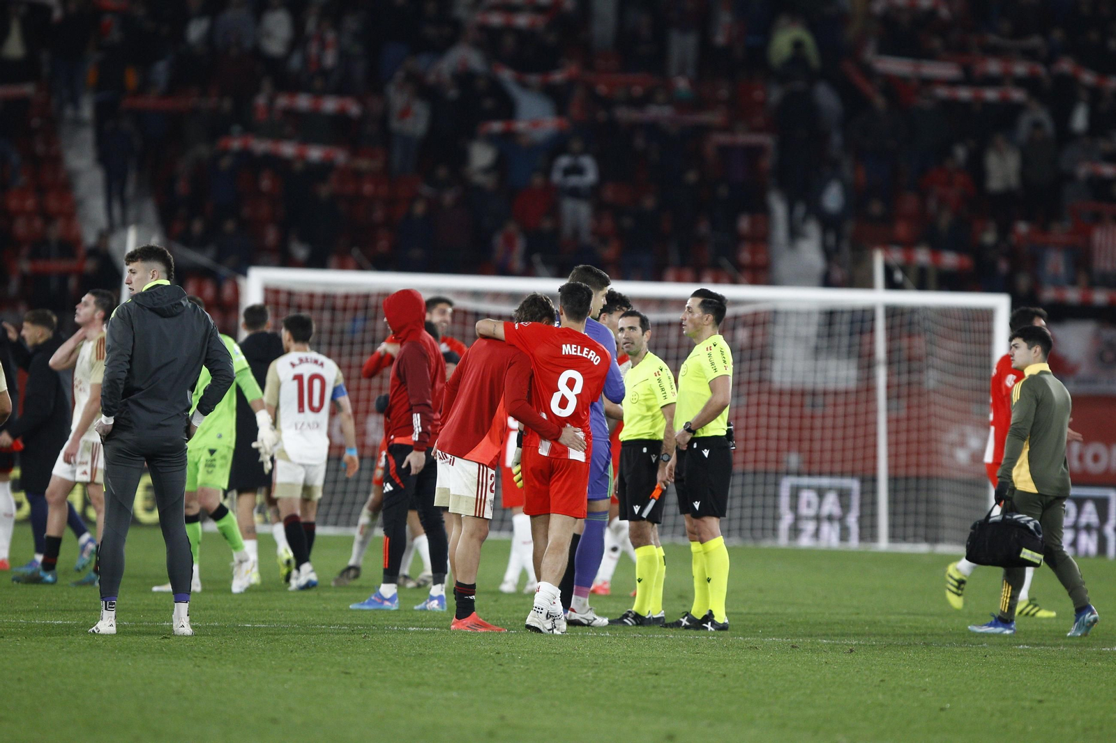 La U.D. Almería se impone por 1-0 al C.D. Mirandés y alcanza la segunda plaza, en imágenes