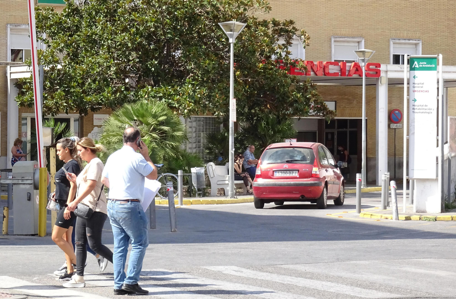 Acceso a las Urgencias del Hospital Virgen del Rocío.