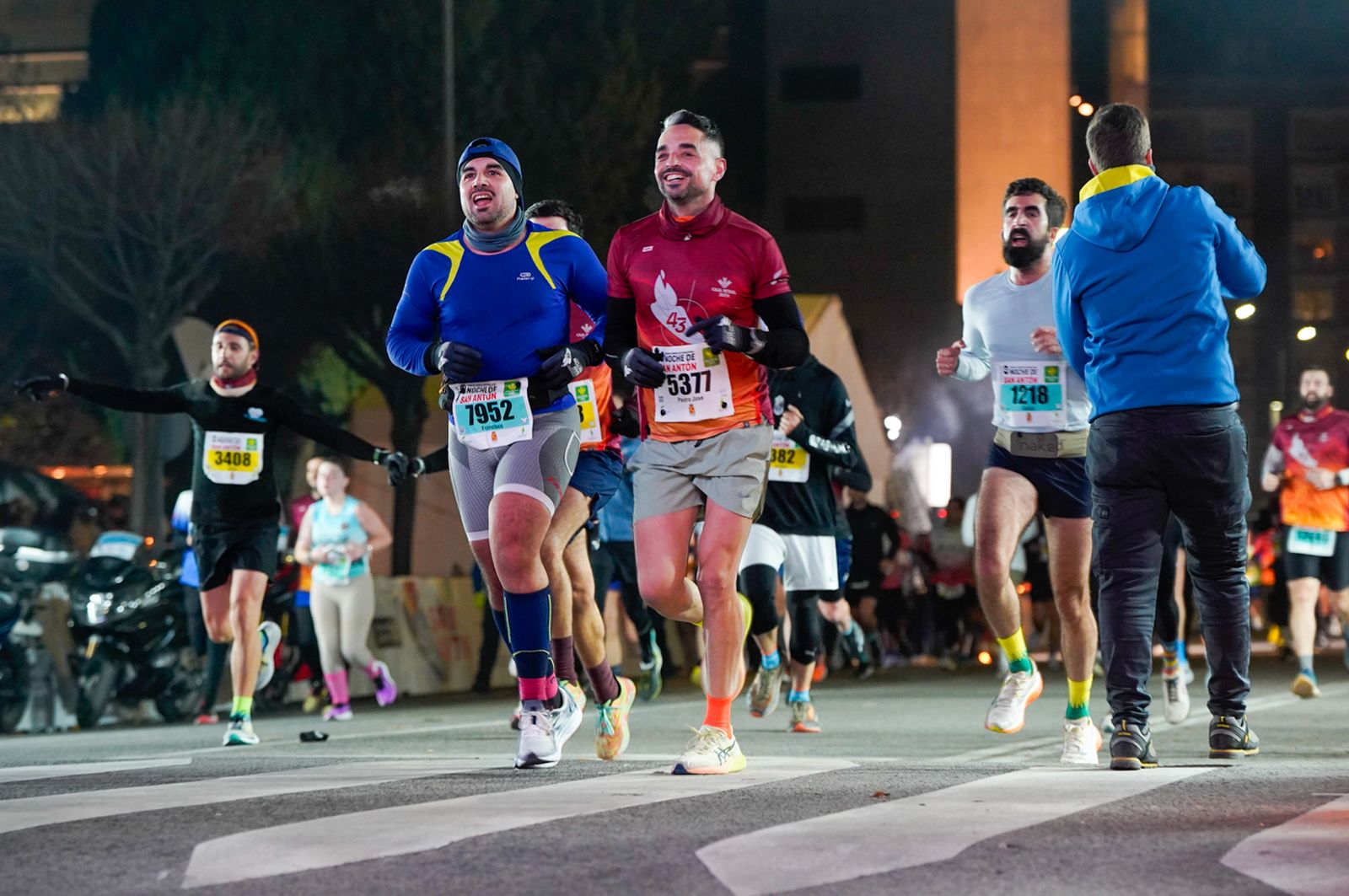 En imágenes: búscate en tu llegada a meta de la Carrera de San Antón 2026 (12)