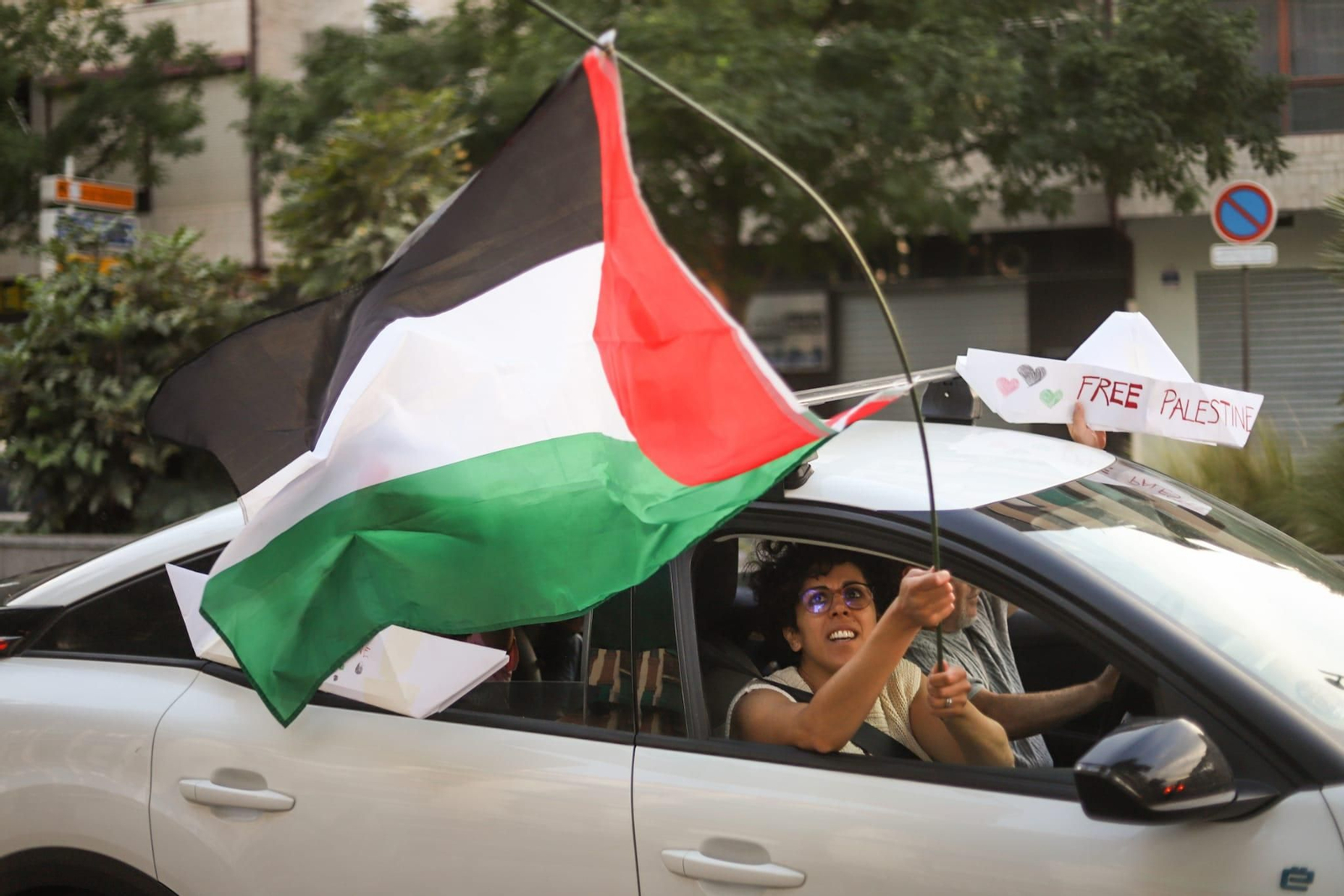 Una caravana solidaria recorre Granada en defensa de Palestina