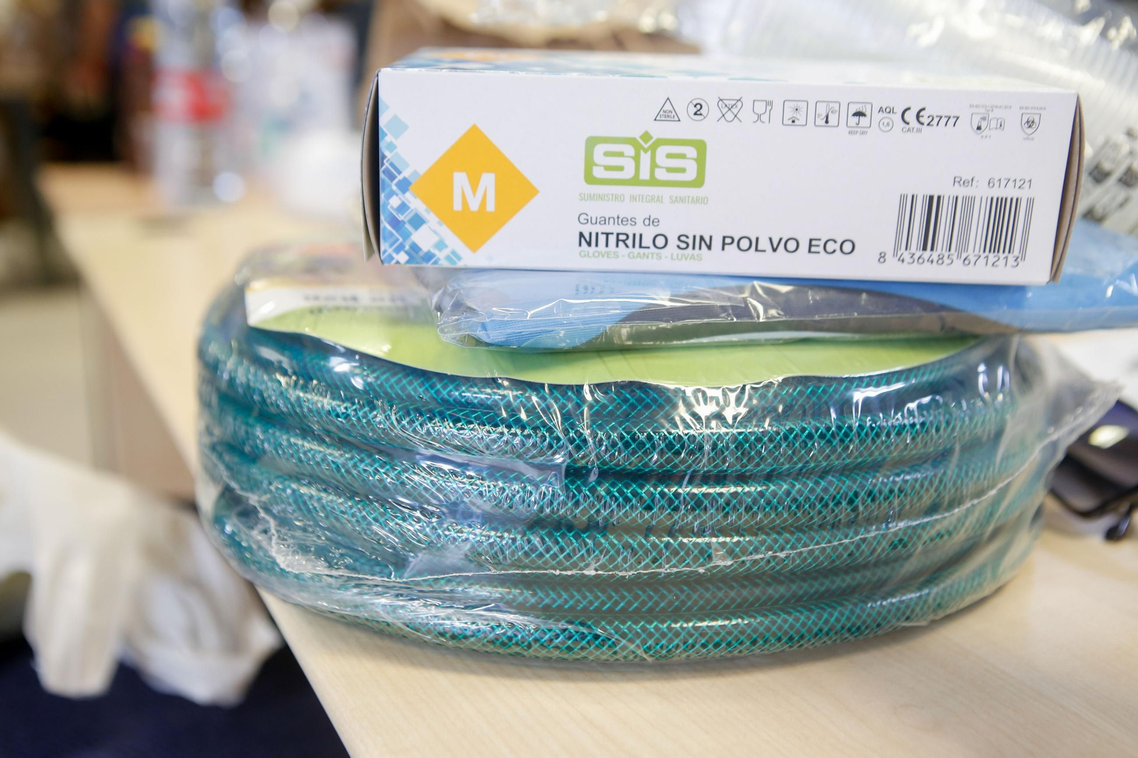 Fotos de la recogida de alimentos y enseres para ayudar a los afectados por la DANA en Valencia