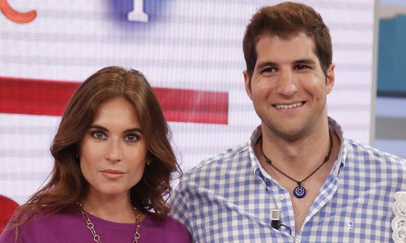 Lourdes Montes y Julián Contreras, posando en la presentación de la nueva temporada del programa televisivo 'Corazón'