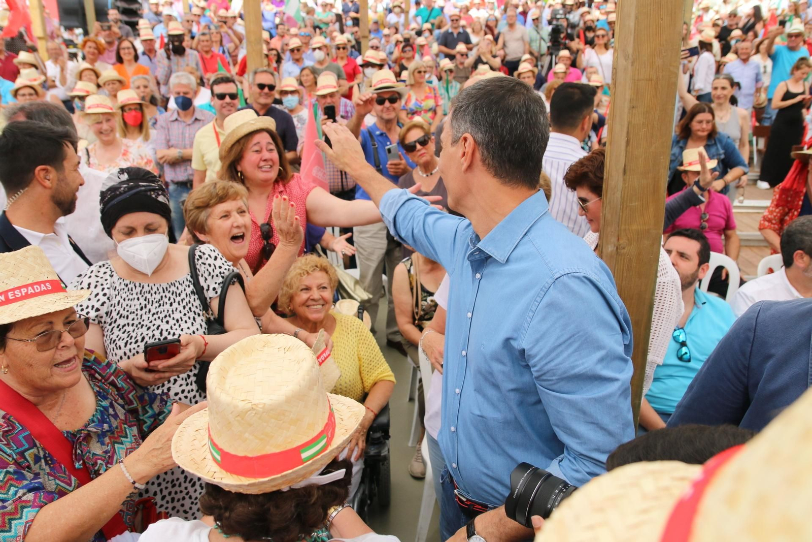 Juan Espadas comienza la campaña electoral con Pedro Sánchez, en imágenes
