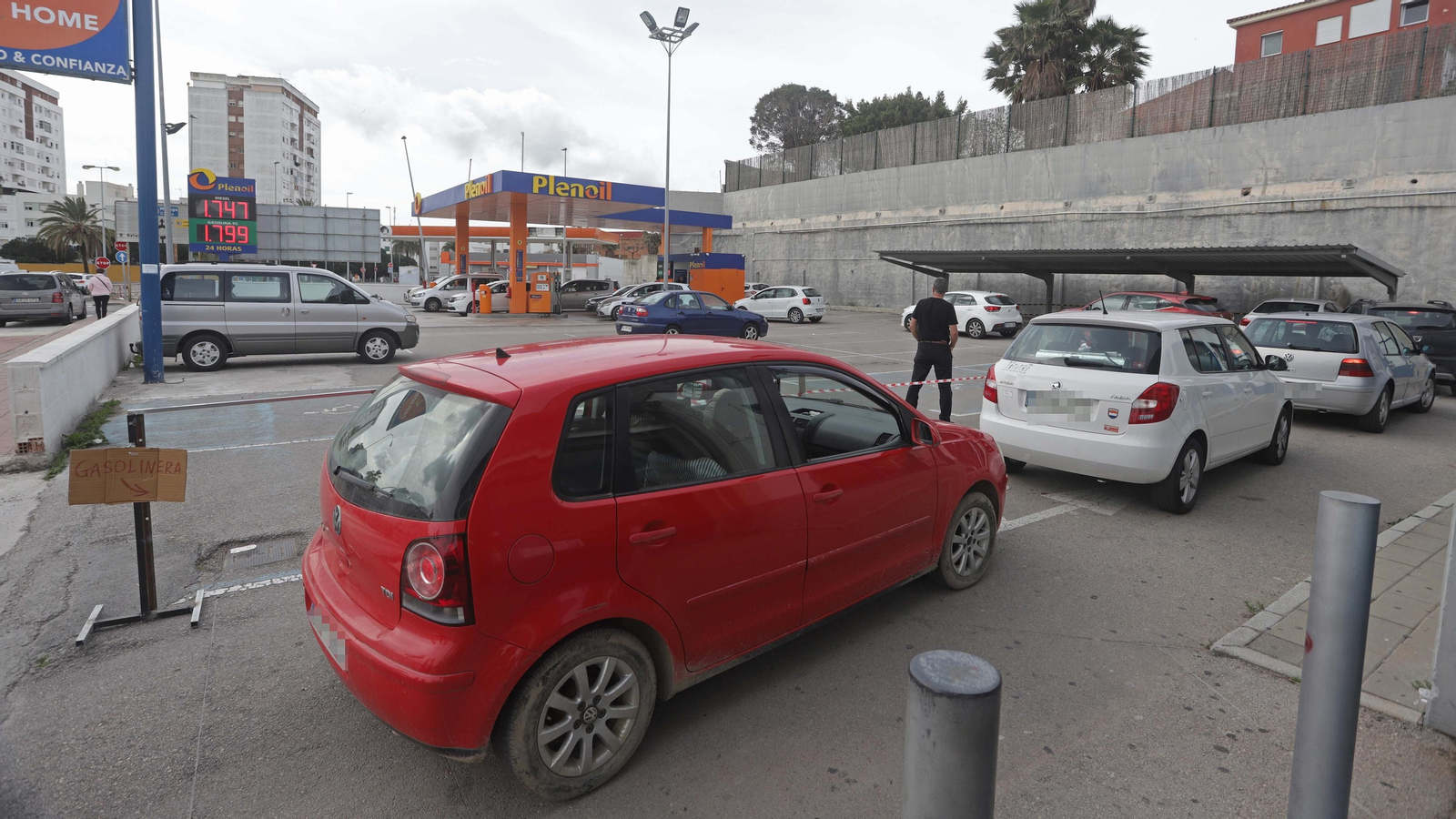 Fotos de colas en las gasolineras del Campo de Gibraltar
