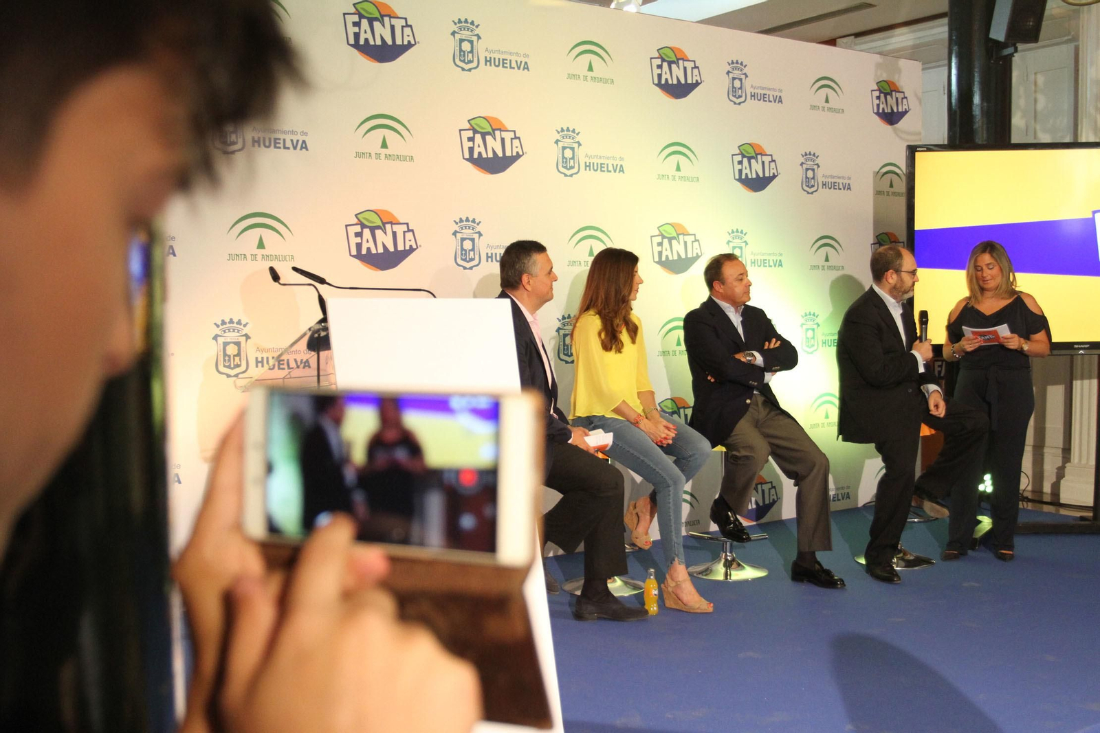 Presentación de la nueva botella de vidrio de Fanta