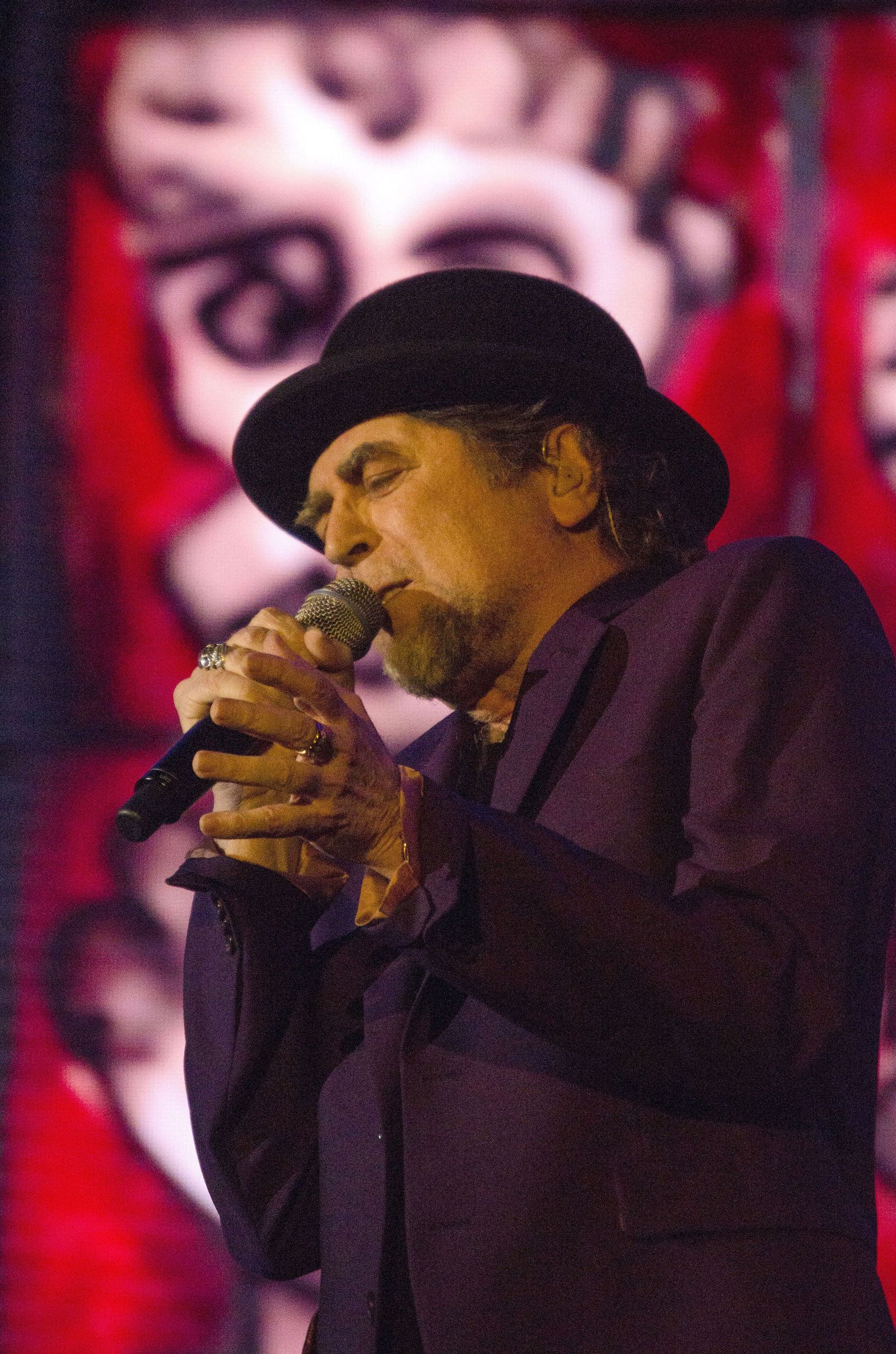 Sabina lo niega todo en su casa