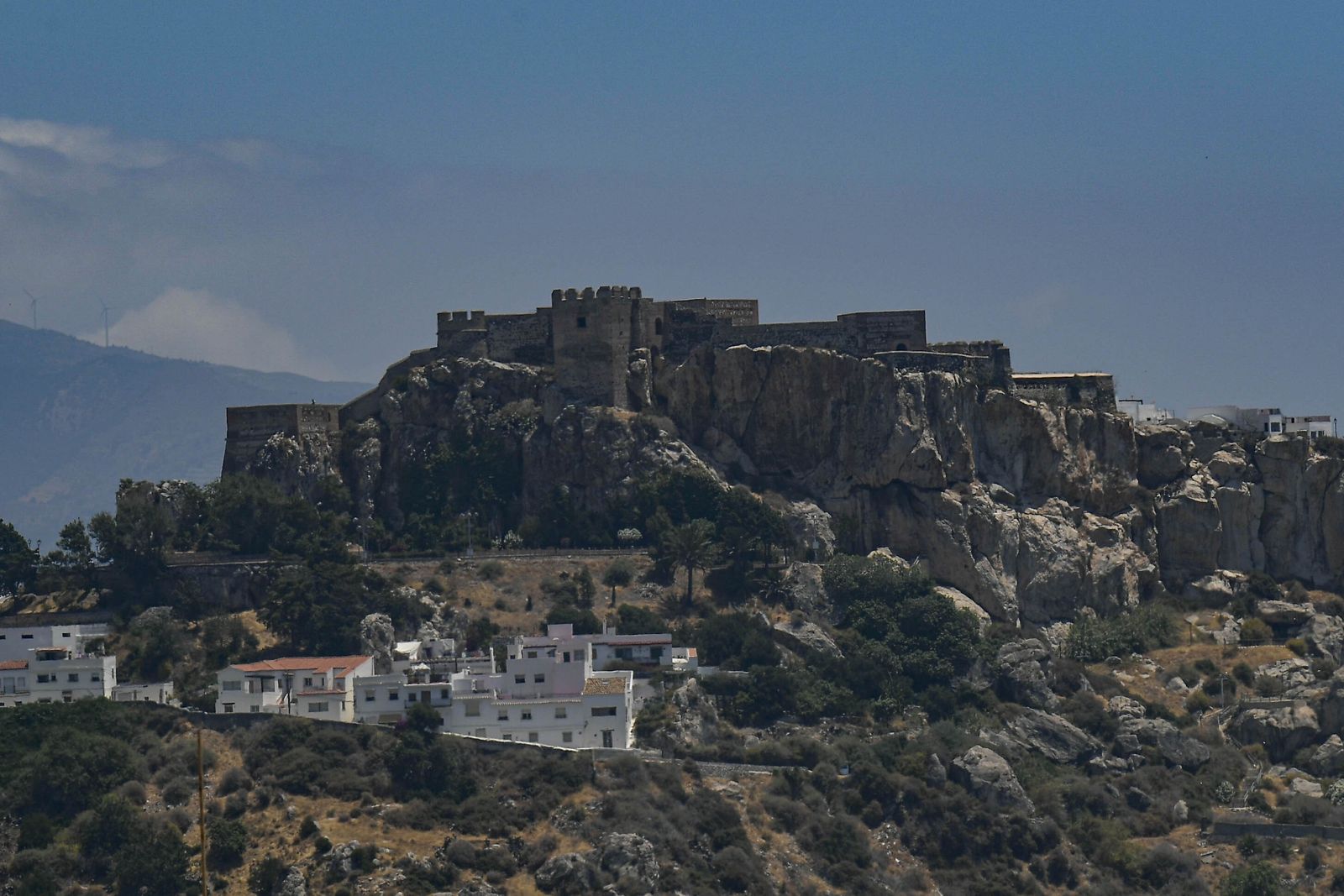 Salobreña destinará más de 228.000 euros del PFEA para el arreglo de caminos y la limpieza de playas
