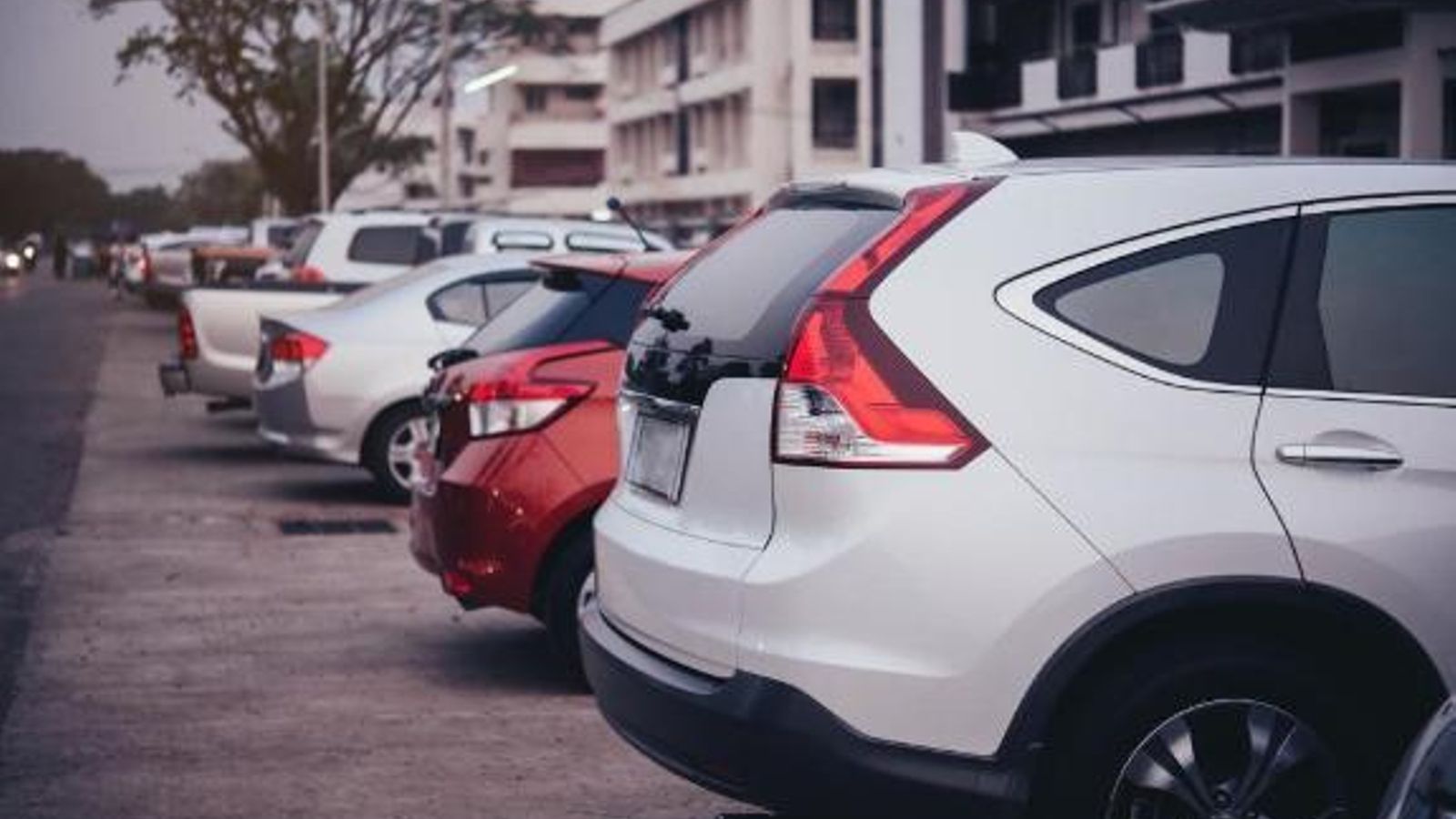 Garaje, calle o aparcamiento: dónde dejar el coche en invierno