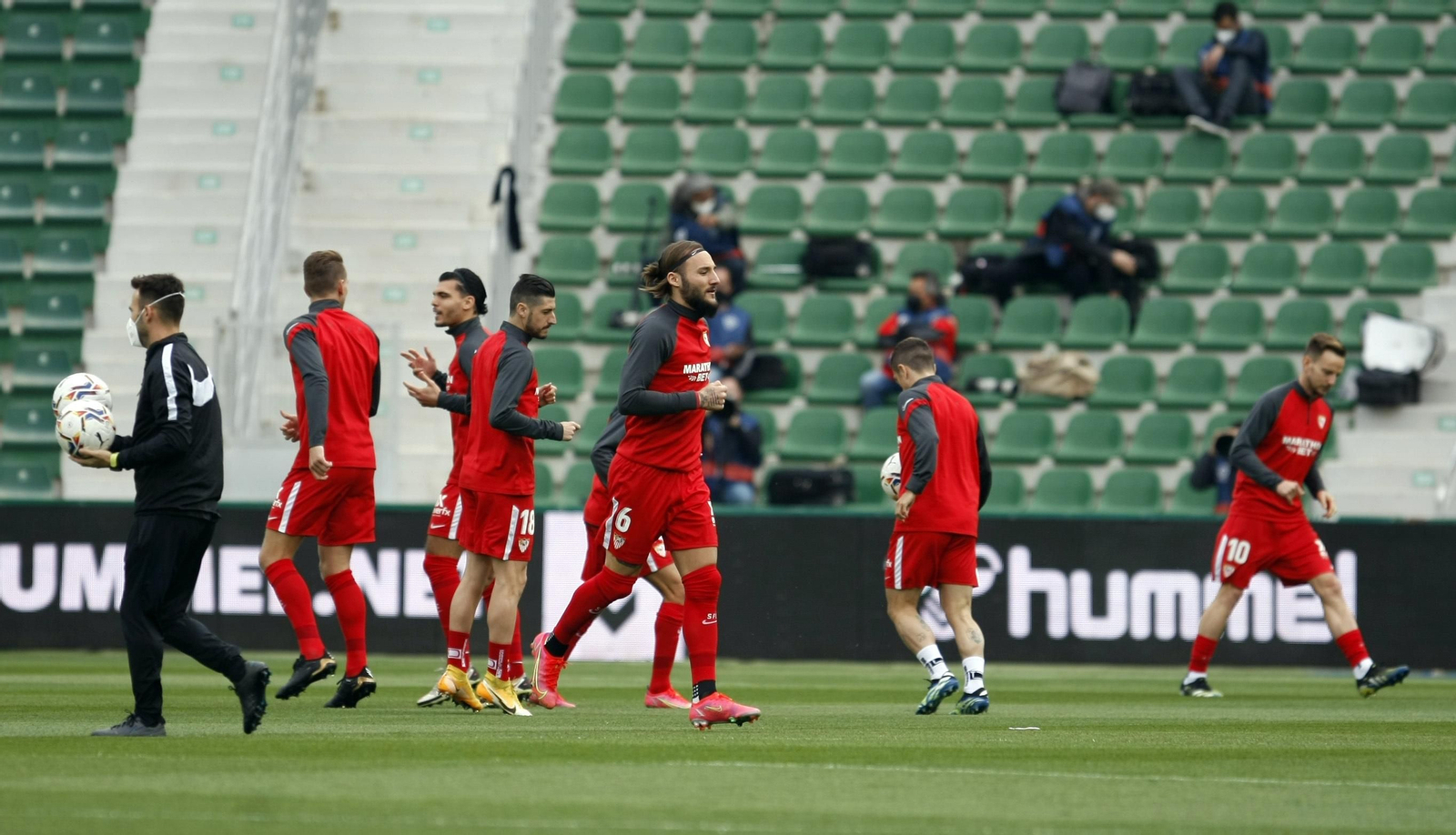 Calentamiento en el Martínez Valero.
