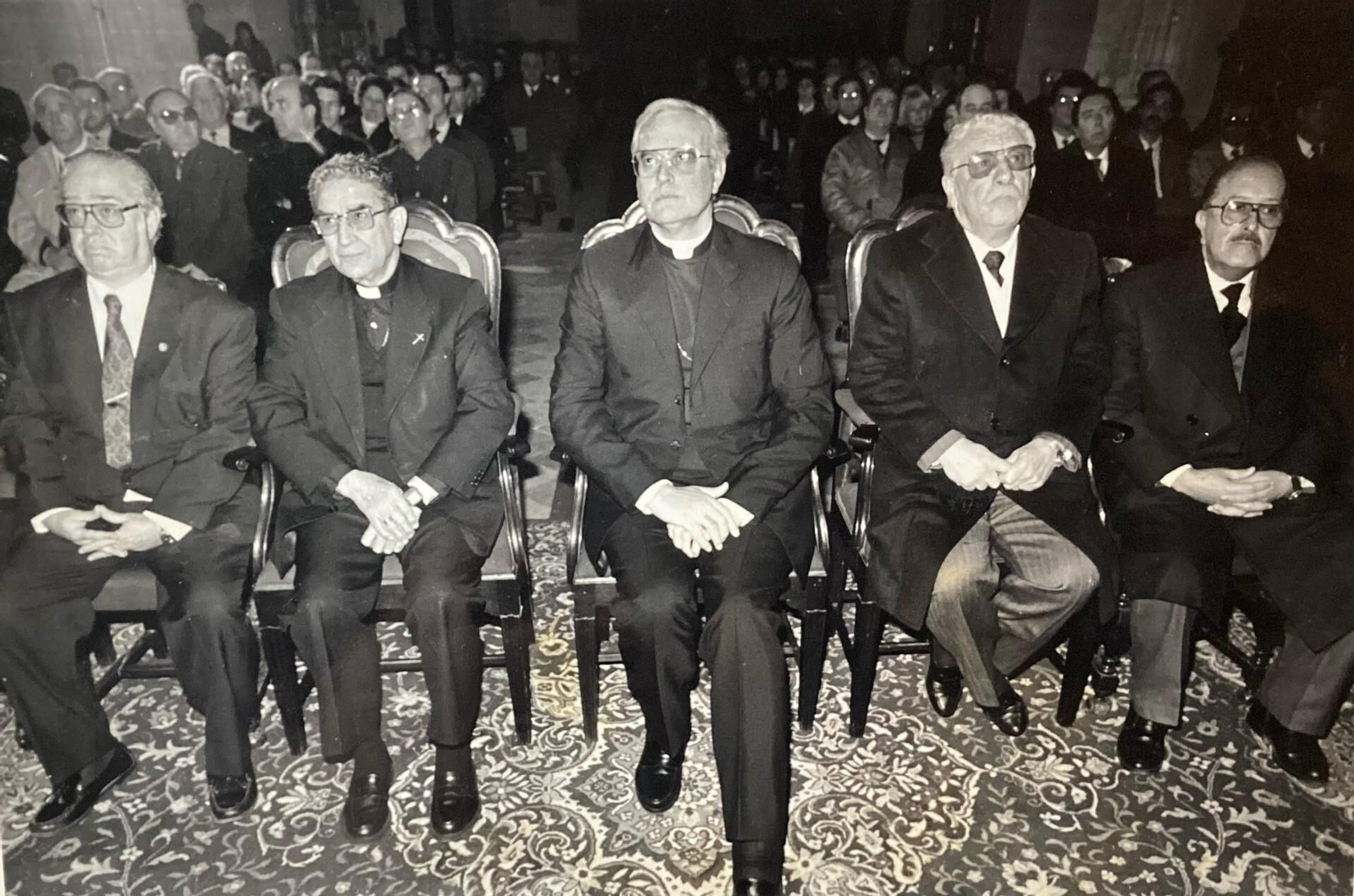 Iglesia de San Marcos, 1992, de izquierda a derecha: González Mejides, Bellido Caro, Amigo Vallejo, Piñero Vázquez y González García. Iglesia de San Marcos, 1992, de izquierda a derecha: González Mejides, Bellido Caro, Amigo Vallejo, Piñero Vázquez y González García.