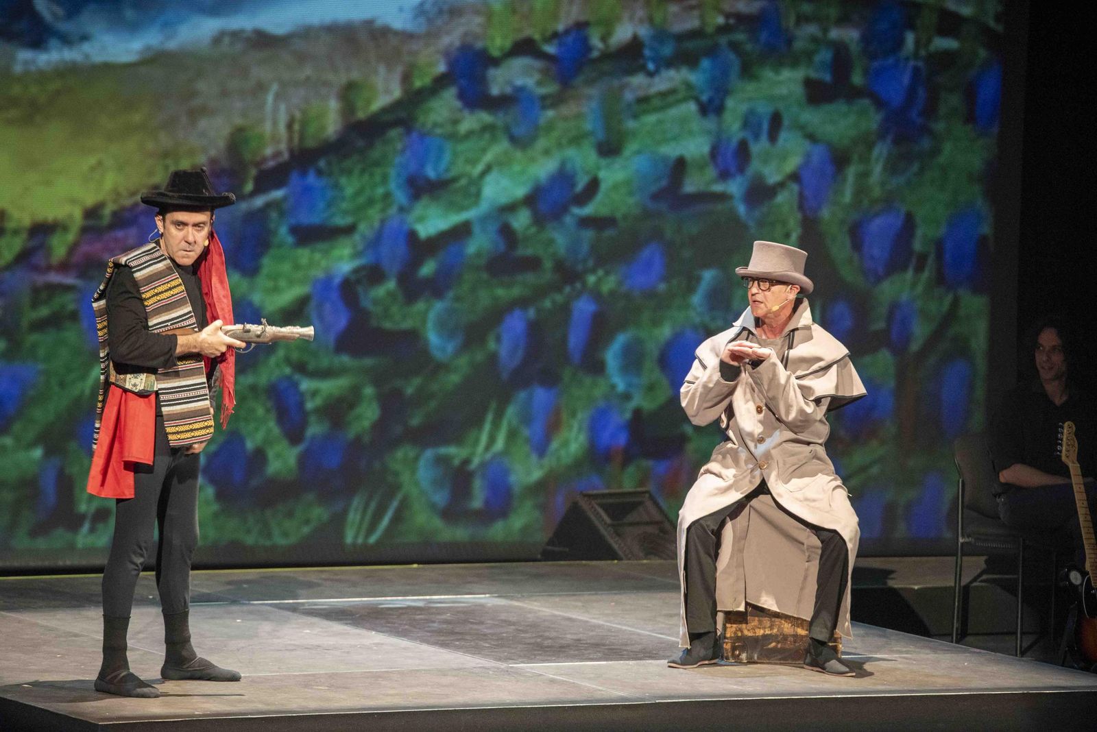 Fernando Labordeta con su trabuco junto a Kikín Fernández.