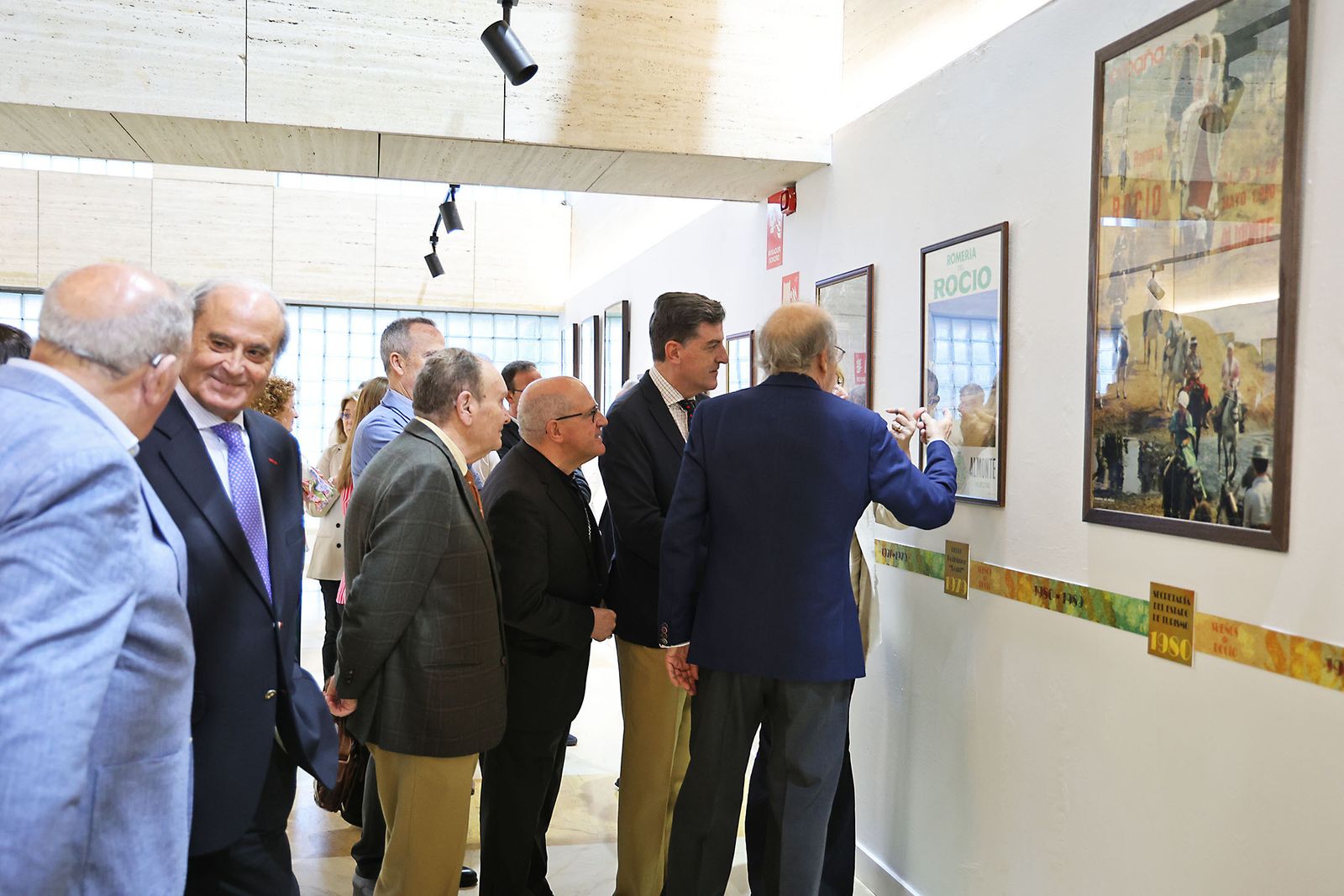 Imágenes de la inauguración de la exposición 'Sueños de Rocío. Carteles de Romería'.
