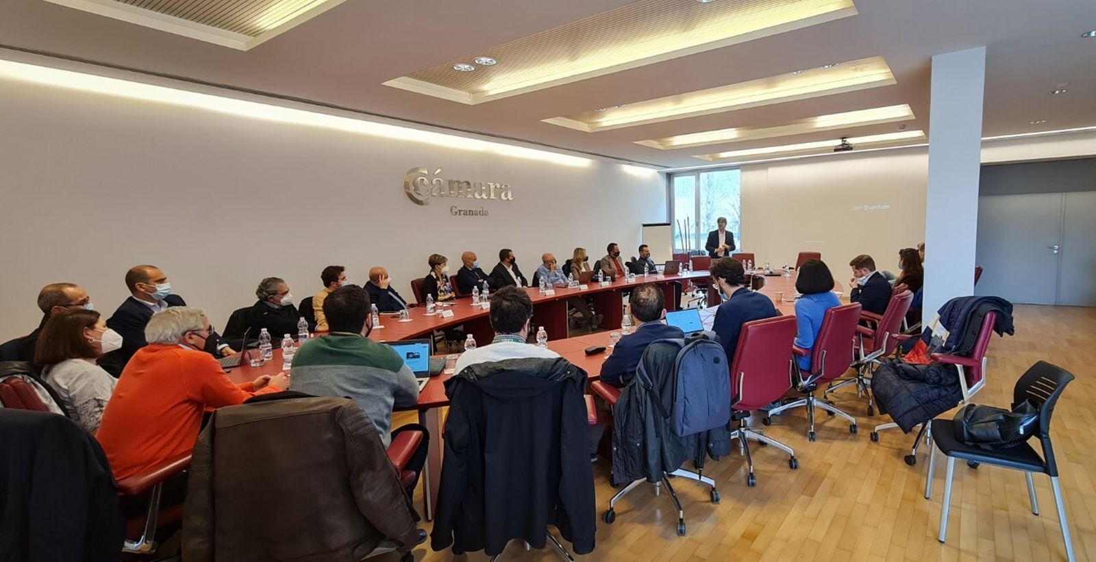 Cumbre entre una treintena de empresas y entidades e IBM sobre computación cuántica en Granada.