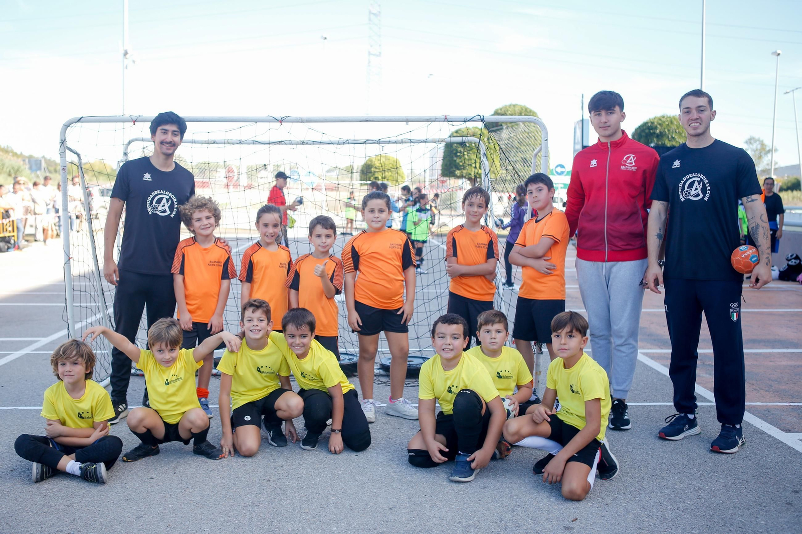 Las fotos de la II jornada de balonmano calle de Bahía Plaza, en Los Barrios