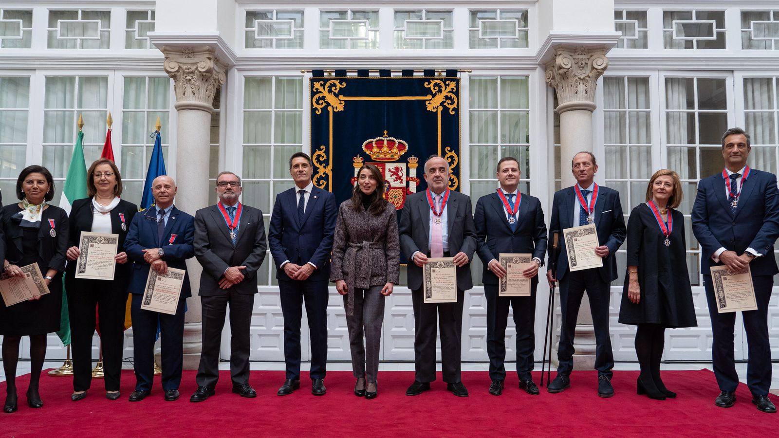 Algunos de los profesionales condecorados este viernes en Sevilla.