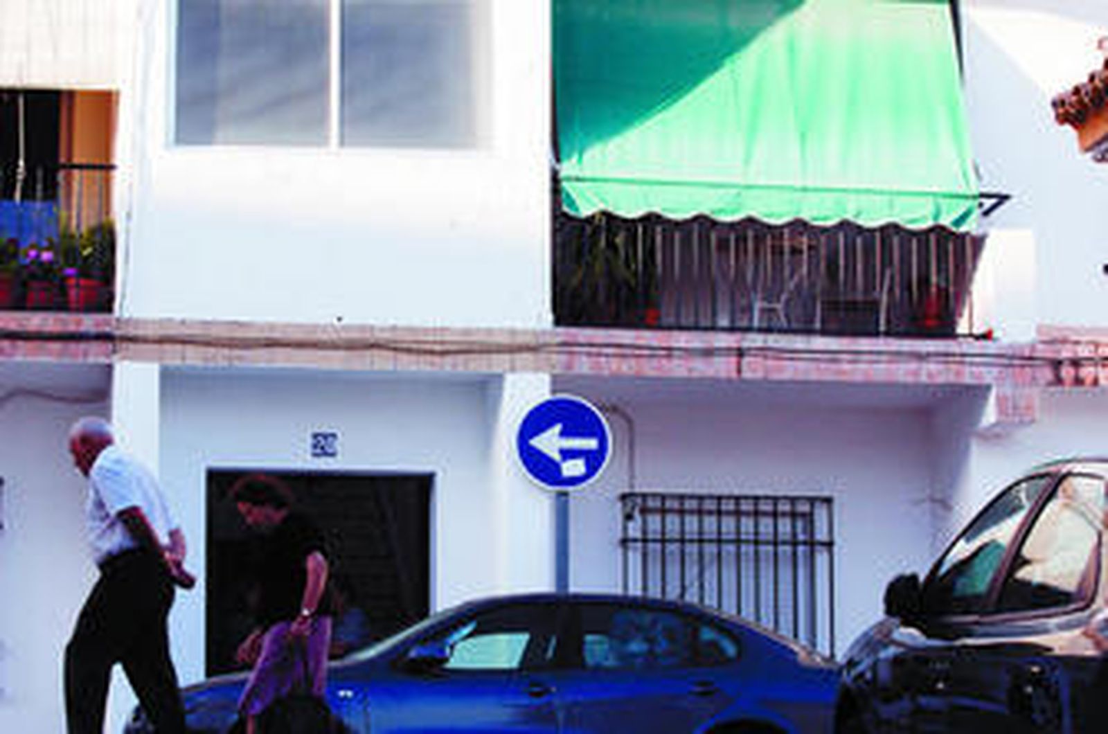 Balcón del primer piso de la calle Granada, donde apareció el cuerpo del bebé de la mujer que murió por la mañana.