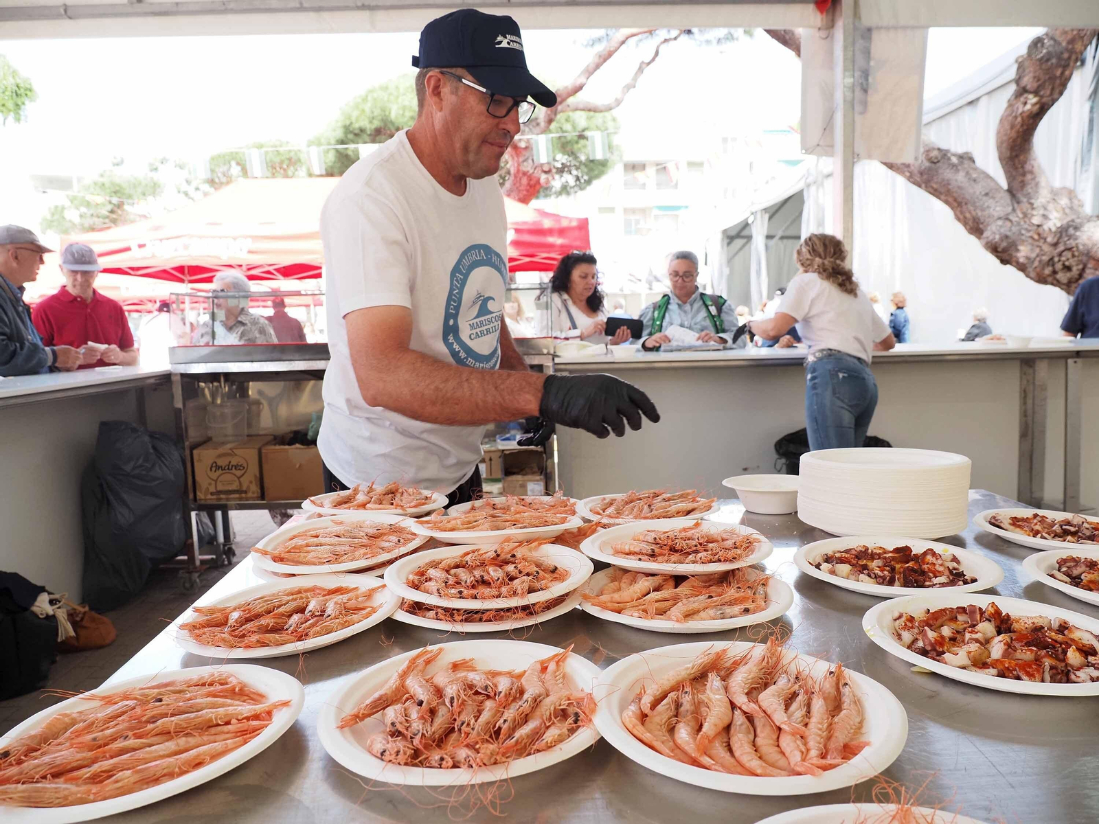 El espectacular ambiente de la Feria de la Gamba de Punta Umbría, en imágenes