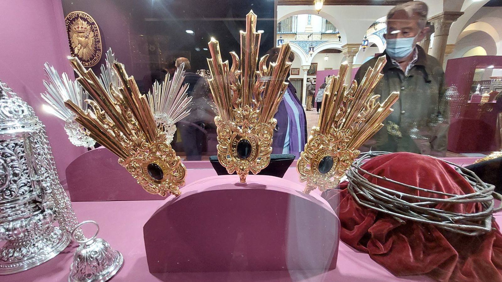 La exposición de estrenos de la Semana Santa, en imágenes