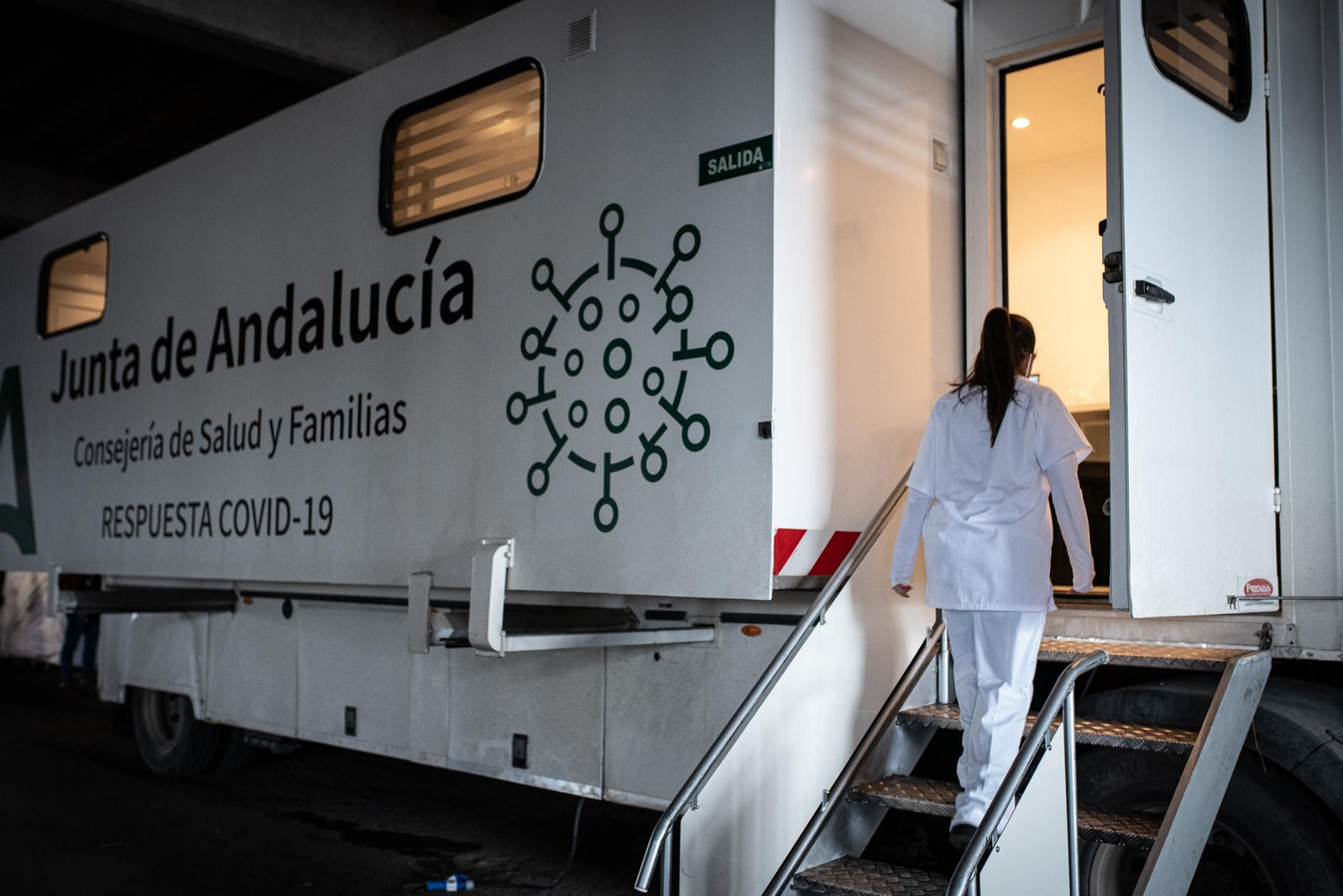 Imágenes de las pruebas Covid-19 al personal docente de Huelva