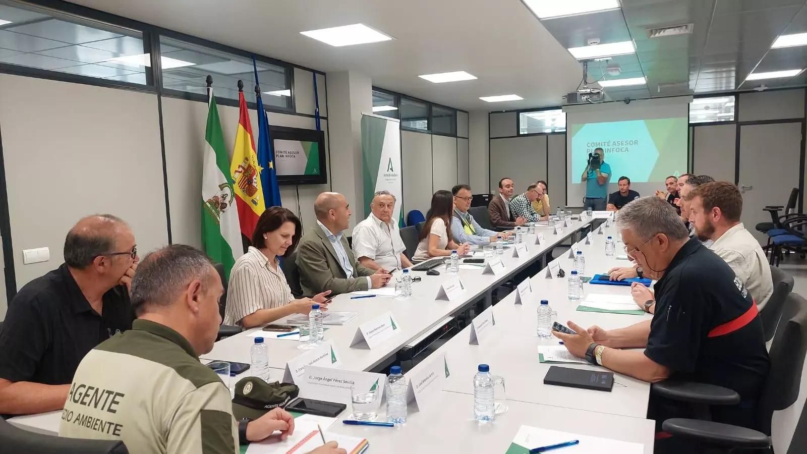 Reunión del Comité Asesor de Plan Infoca en Almería en mayo, al inicio de la temporada de alto riesgo de incendios.