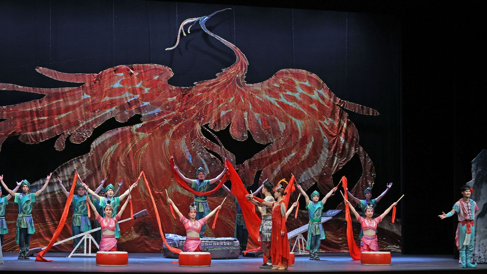 Imágenes del 'Gran Circo Acrobático de China' en el Teatro Villamarta