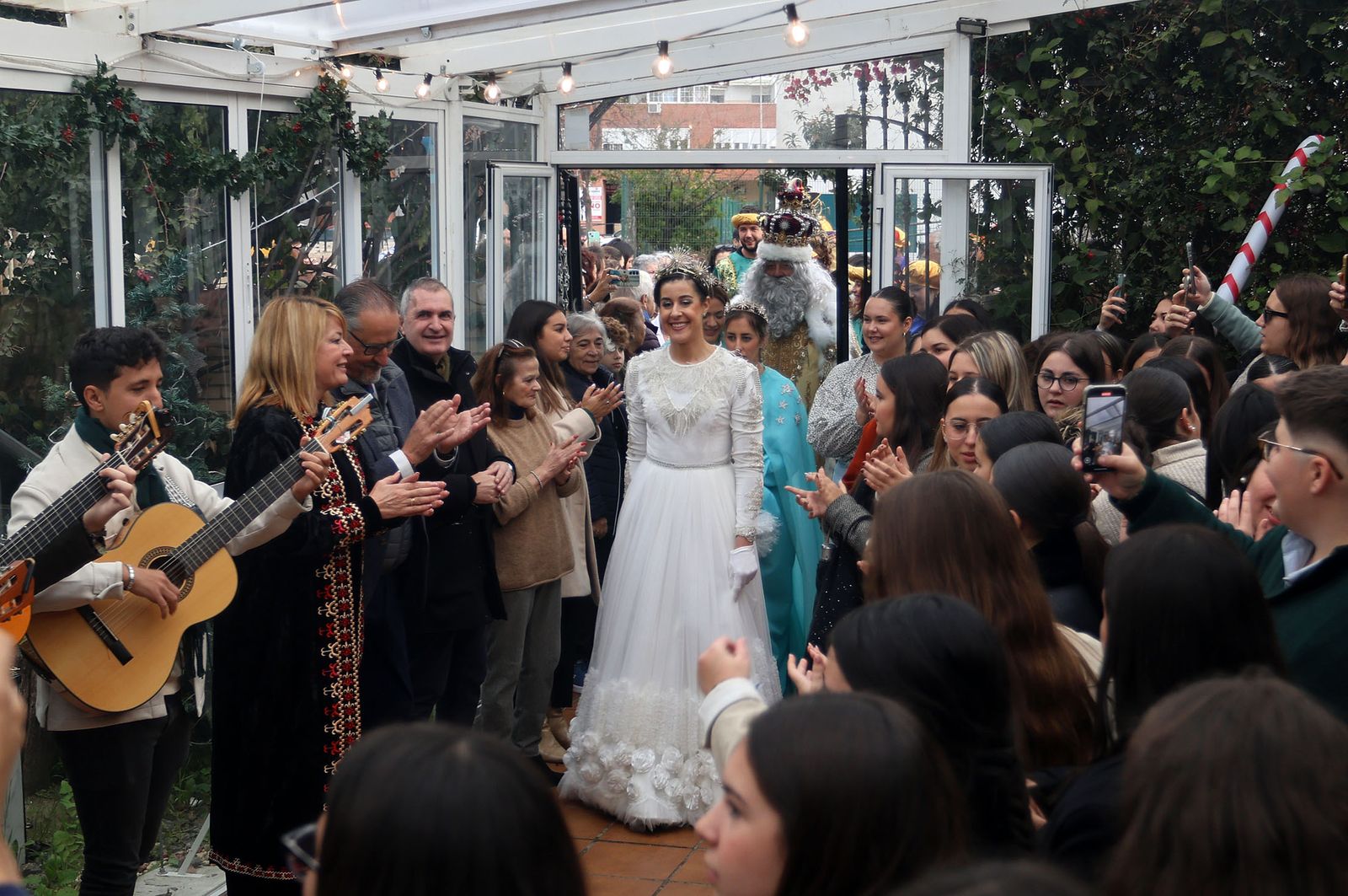 Reyes Magos de Huelva 2025: Imágenes de la visita a la Residencia María Nazaret