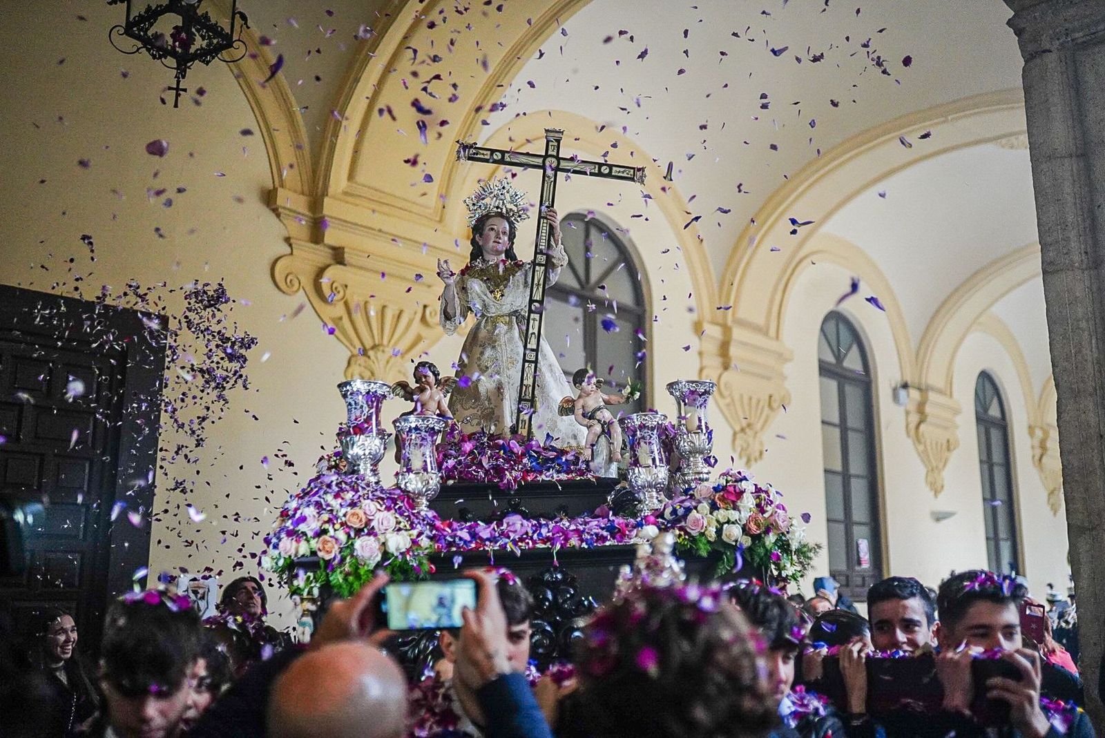 Así se ha vivido el Domingo de Resurrección en los templos en Granada