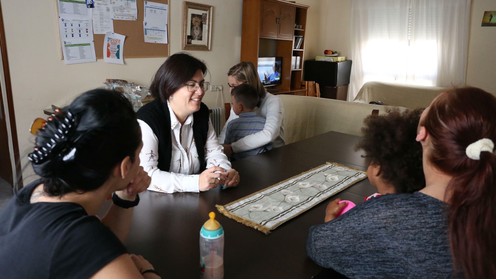 Un momento de trabajo con las madres y sus hijos