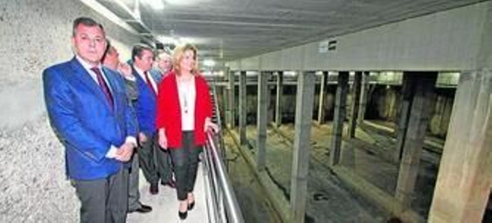 La ministra de Empleo, Fátima Báñez, ayer con el alcalde, José Luis Sanz, y el delegado del Gobierno, Antonio Sanz.